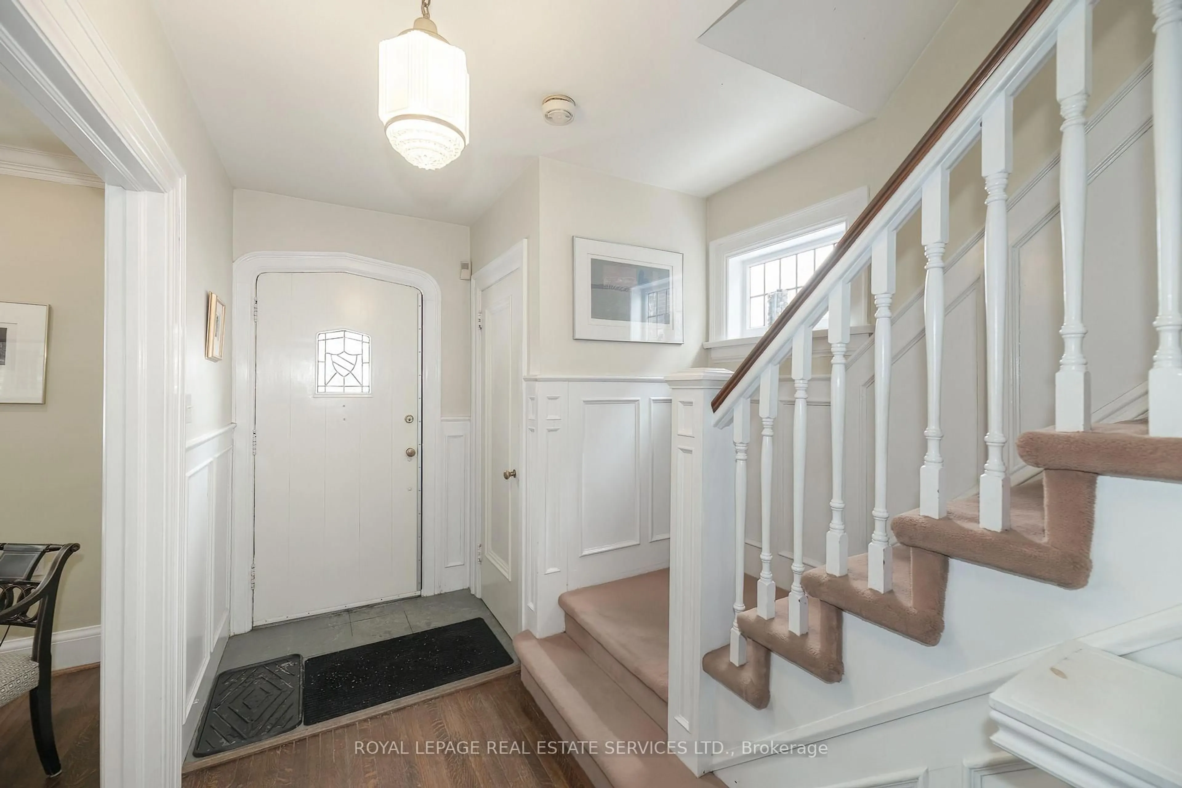 Indoor entryway for 416 Rosemary Rd, Toronto Ontario M5P 3E5