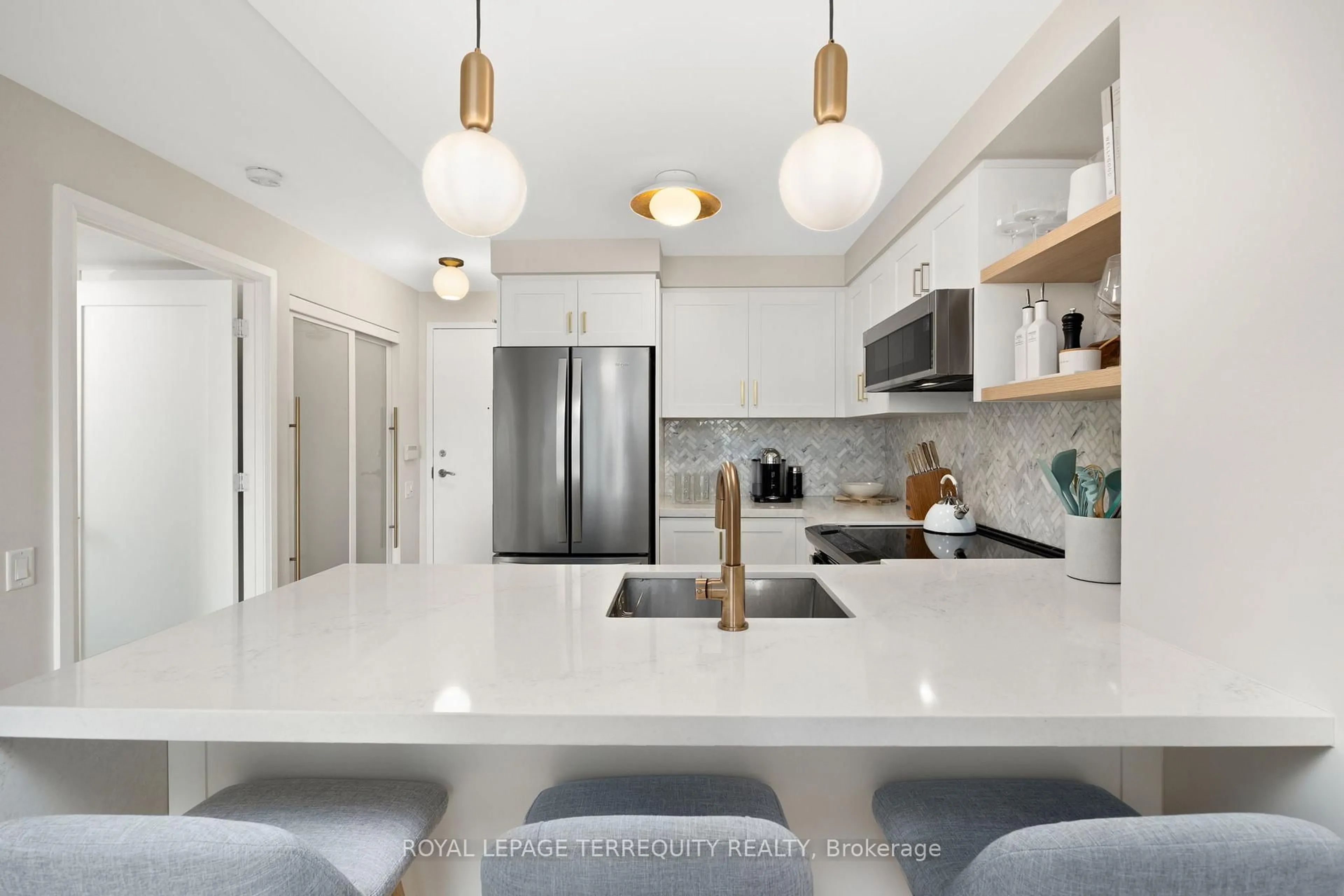Contemporary kitchen, ceramic/tile floor for 2191 Yonge St #1004, Toronto Ontario M4S 3H8