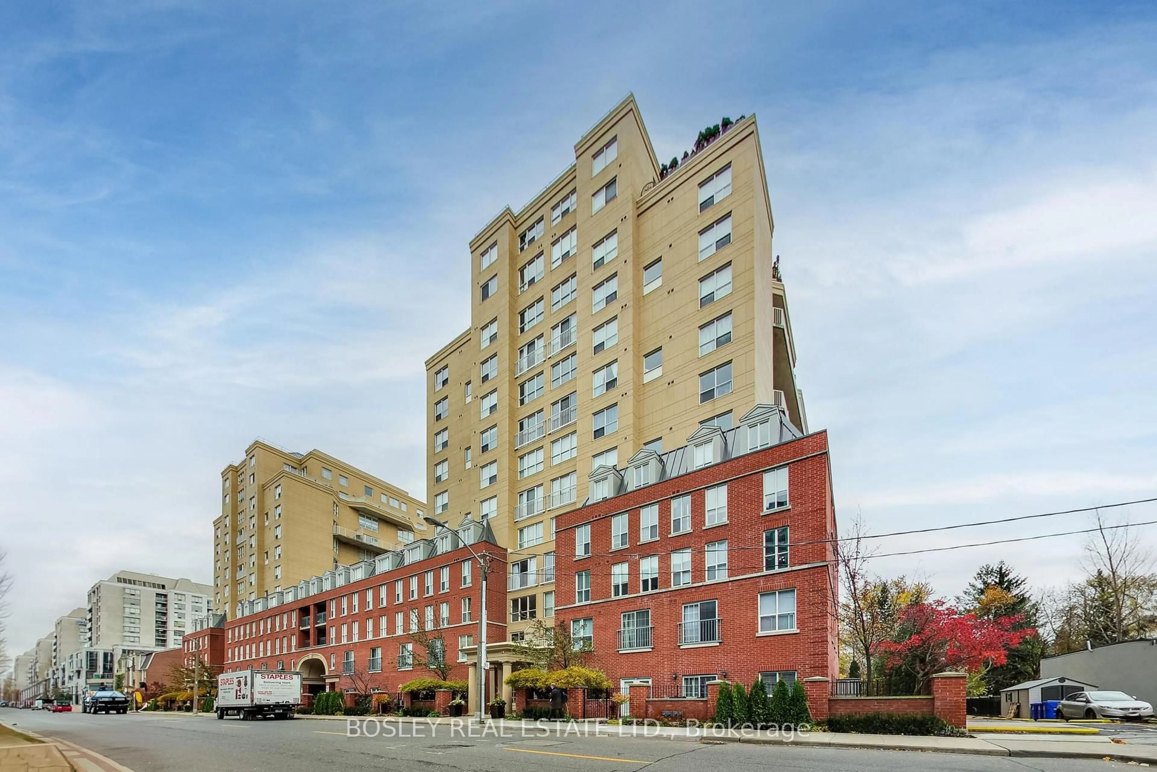 Patio, building for 119 Merton St #215, Toronto Ontario M4S 3G5