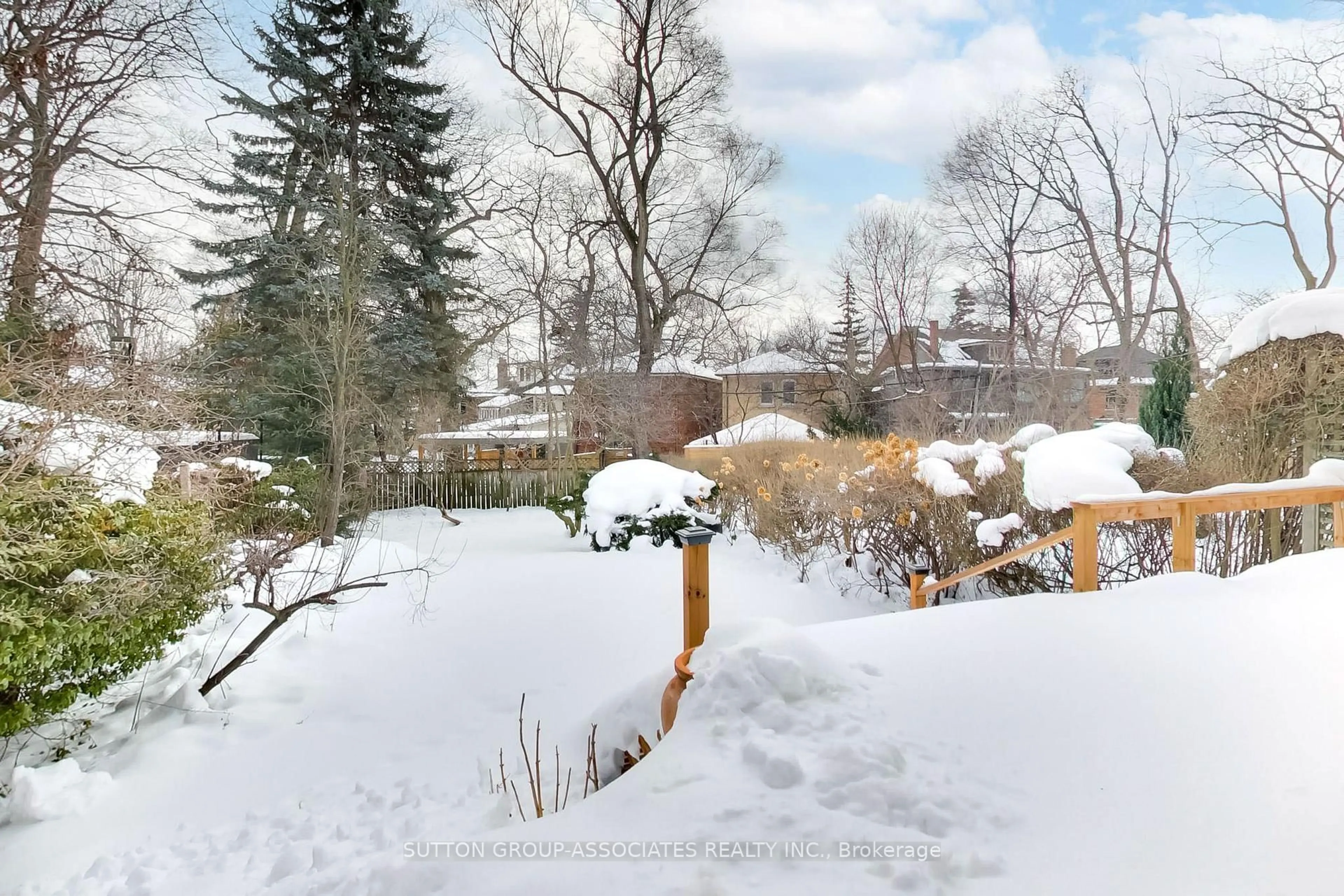 Patio, street for 27 Tyrrel Ave, Toronto Ontario M6G 2G1