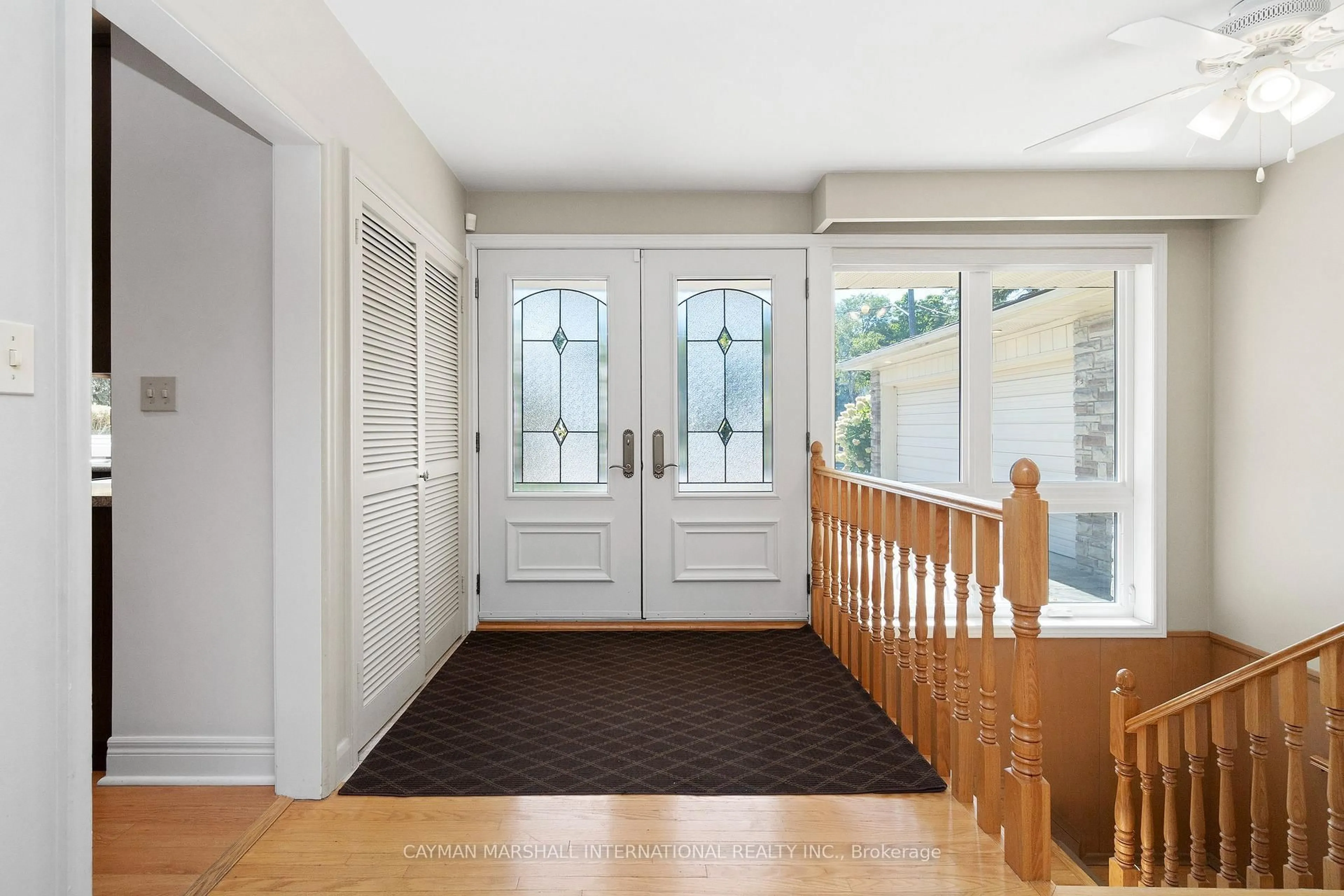 Indoor entryway for 30 Hi Mount Dr, Toronto Ontario M2K 1X5