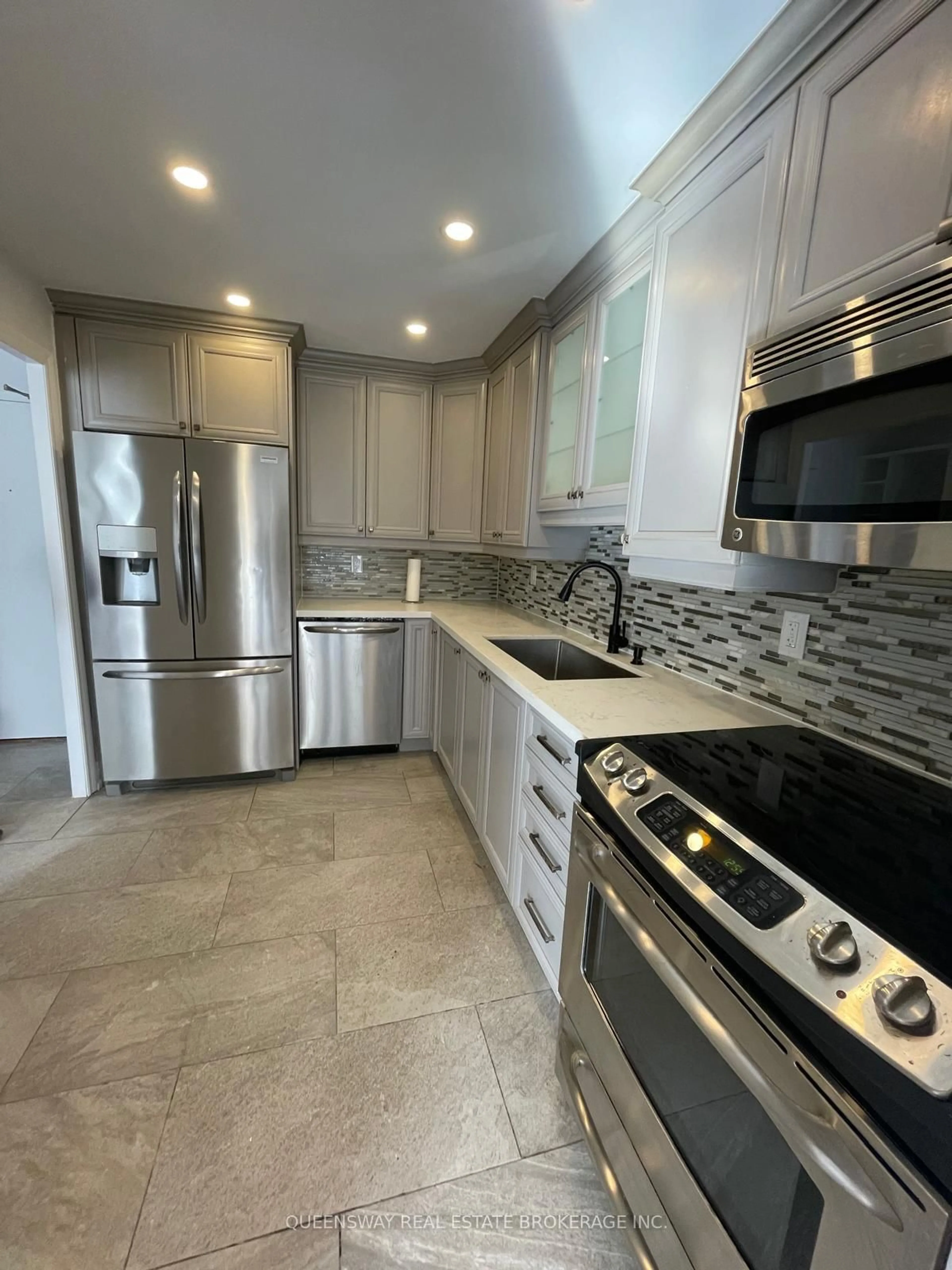 Open concept kitchen, ceramic/tile floor for 10 Edgecliff Gfwy #504, Toronto Ontario M3C 3A3