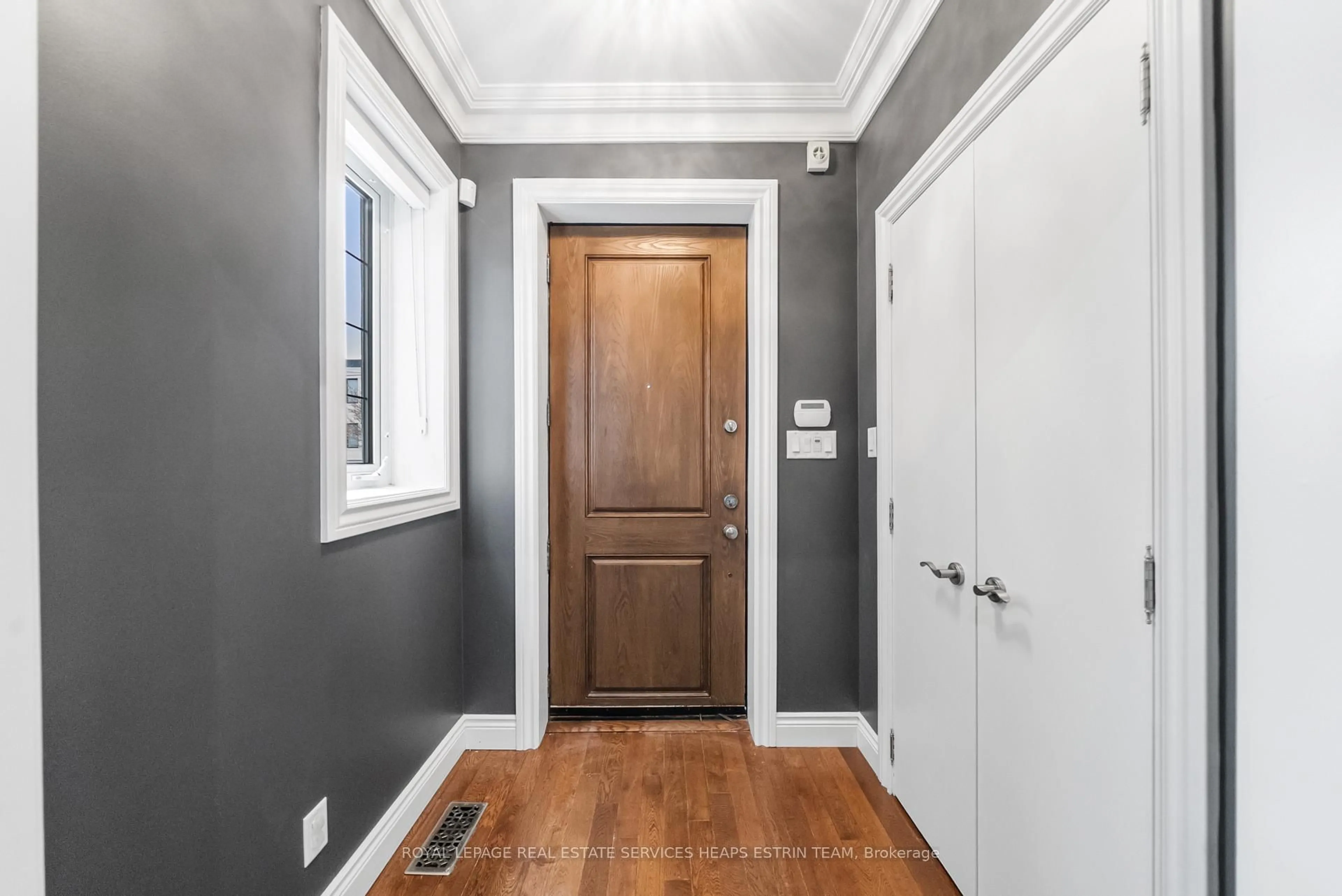 Indoor entryway for 68 Burncrest Dr, Toronto Ontario M5M 2Z5