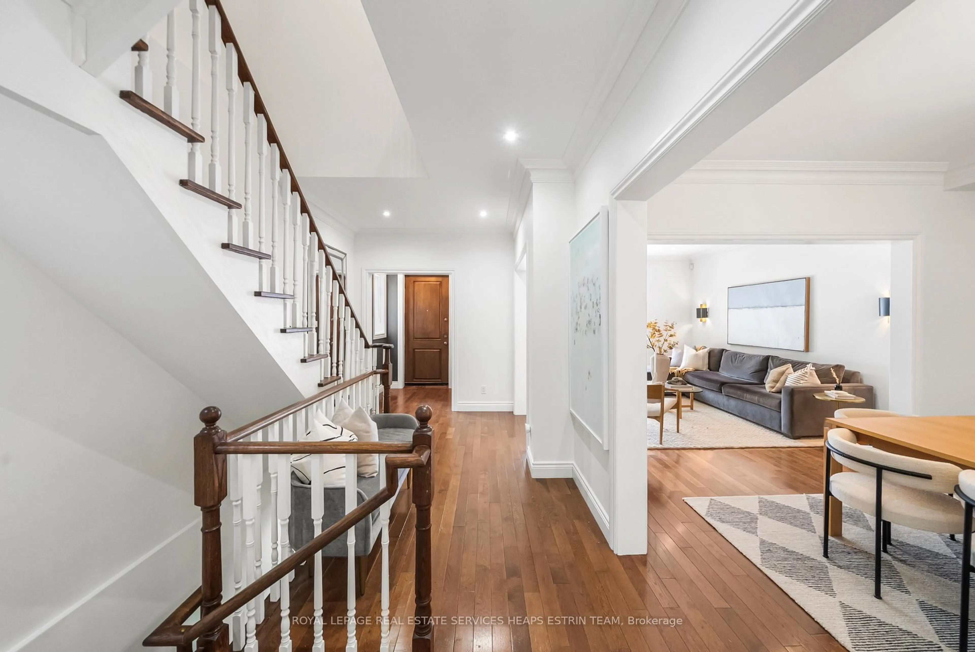 Indoor entryway for 68 Burncrest Dr, Toronto Ontario M5M 2Z5