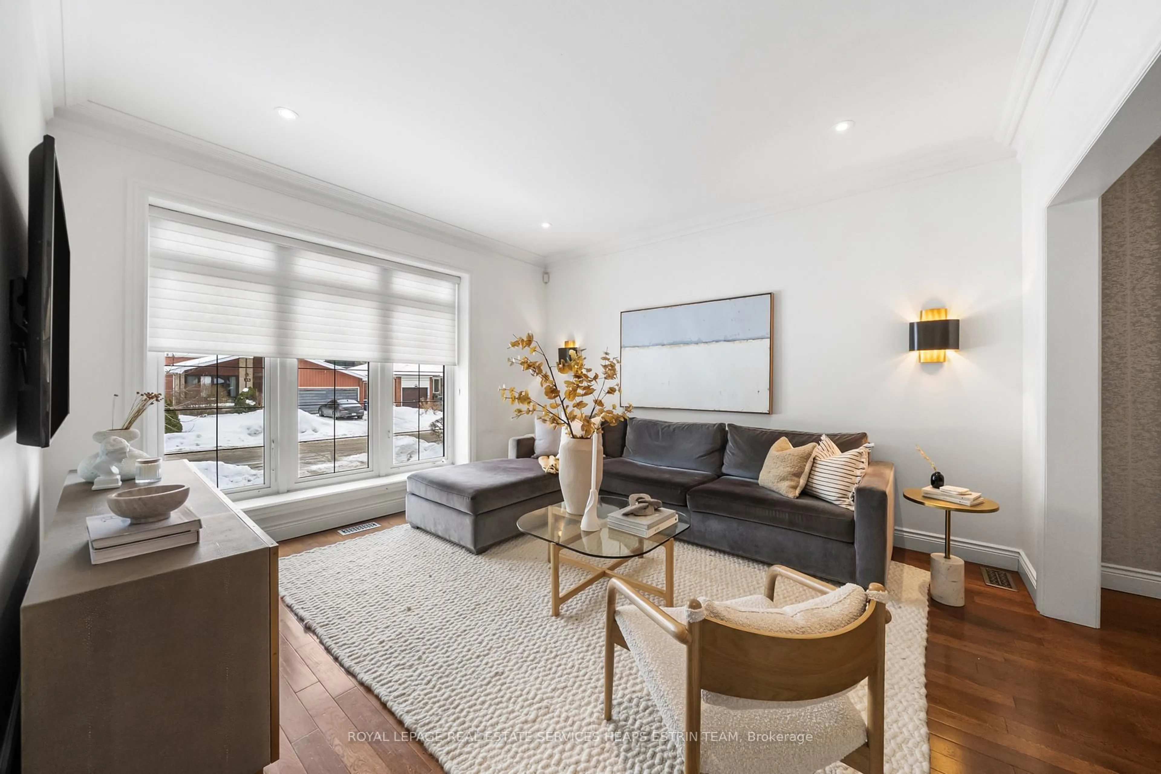 Living room with furniture, unknown for 68 Burncrest Dr, Toronto Ontario M5M 2Z5