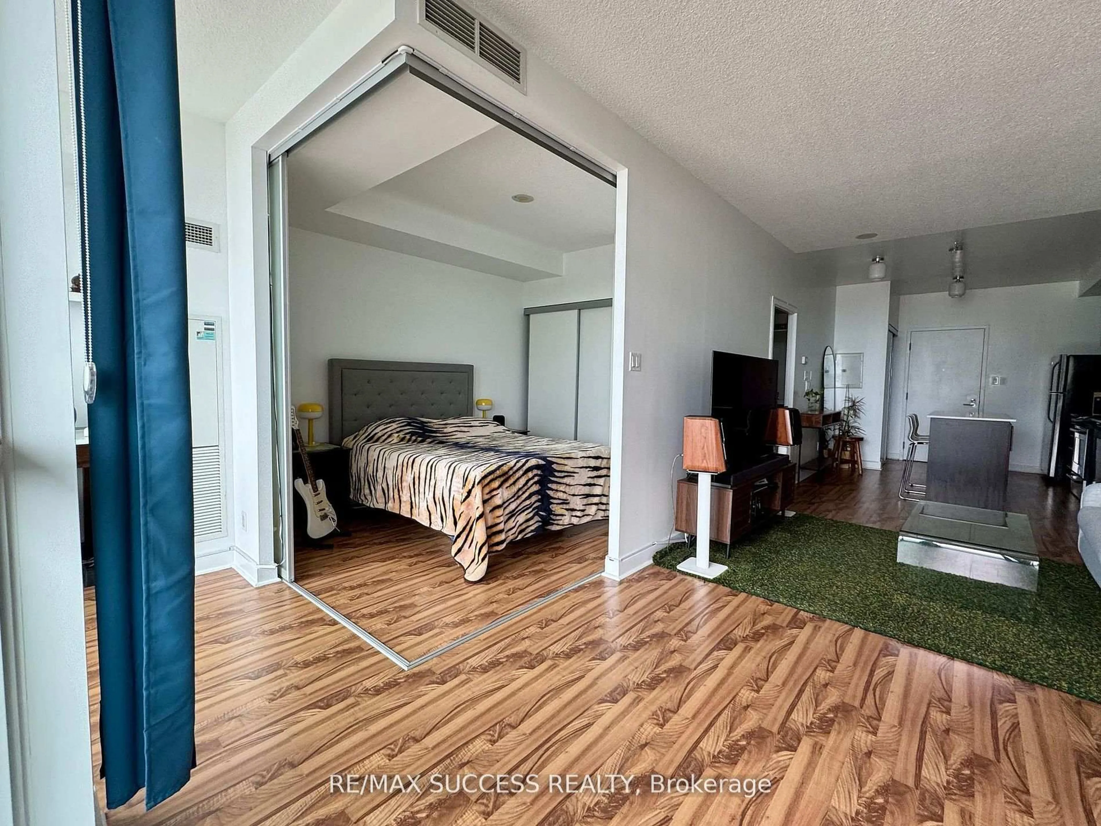 A pic of a room for 1171 Queen St #1605, Toronto Ontario M6J 0A5