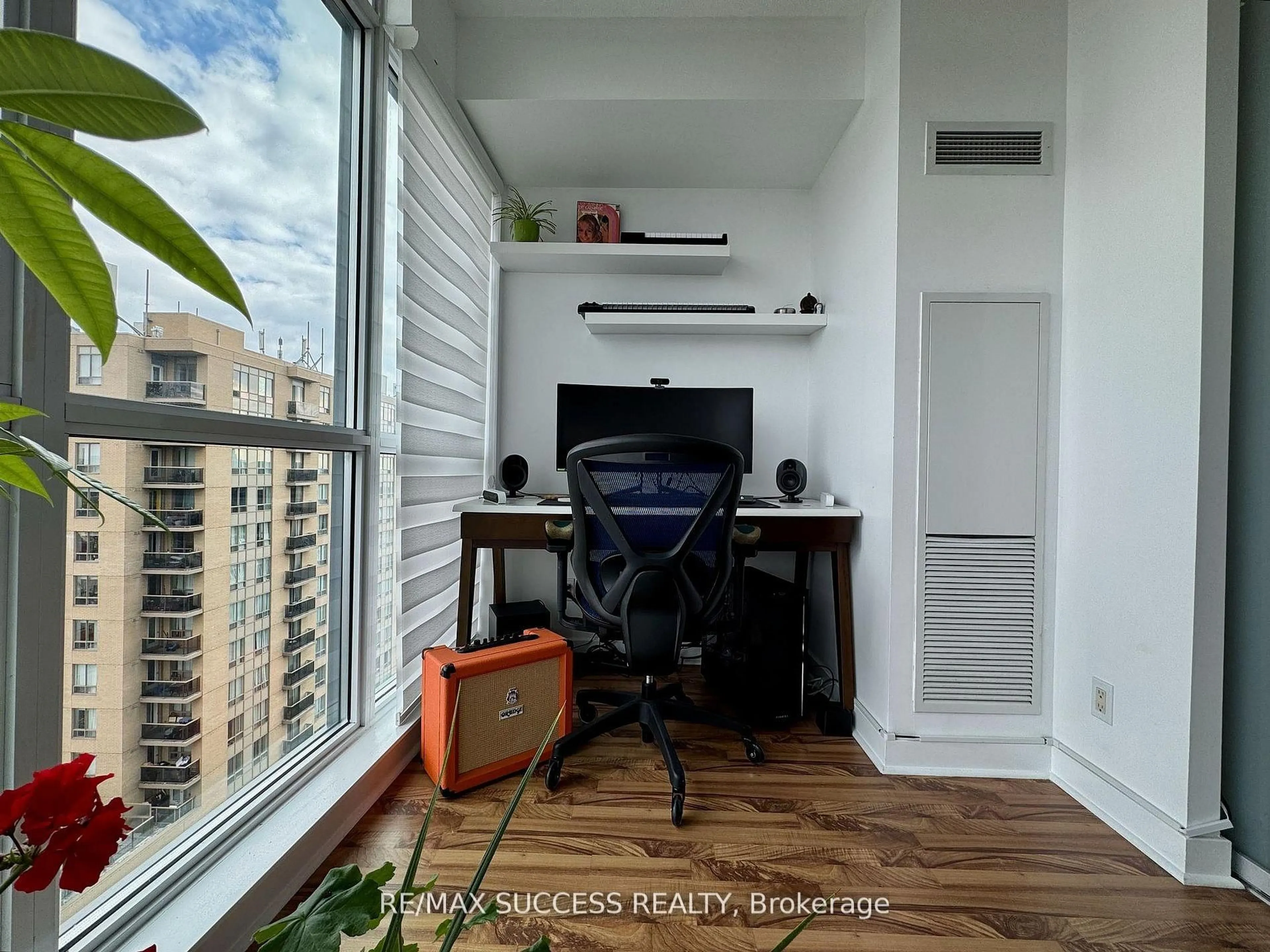 Unknown for 1171 Queen St #1605, Toronto Ontario M6J 0A5