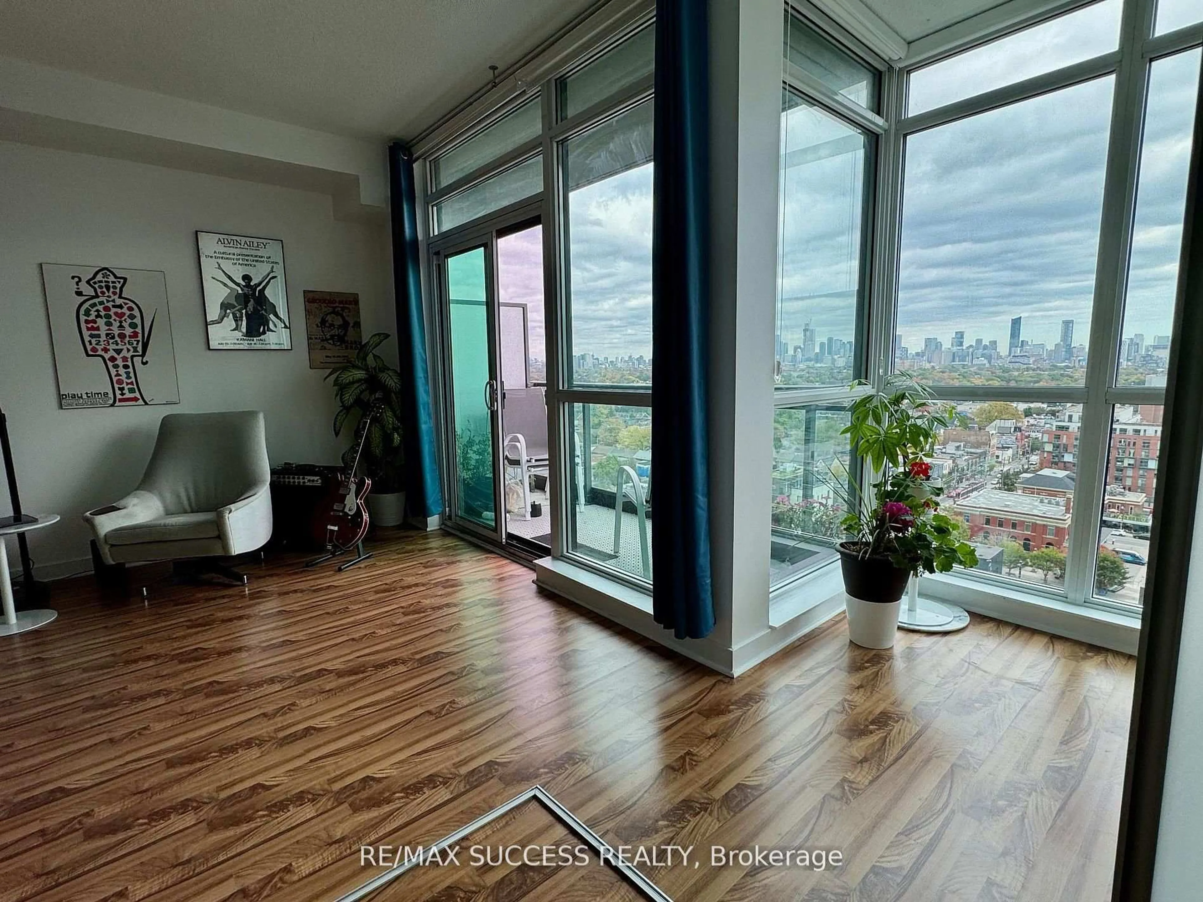 Unknown for 1171 Queen St #1605, Toronto Ontario M6J 0A5