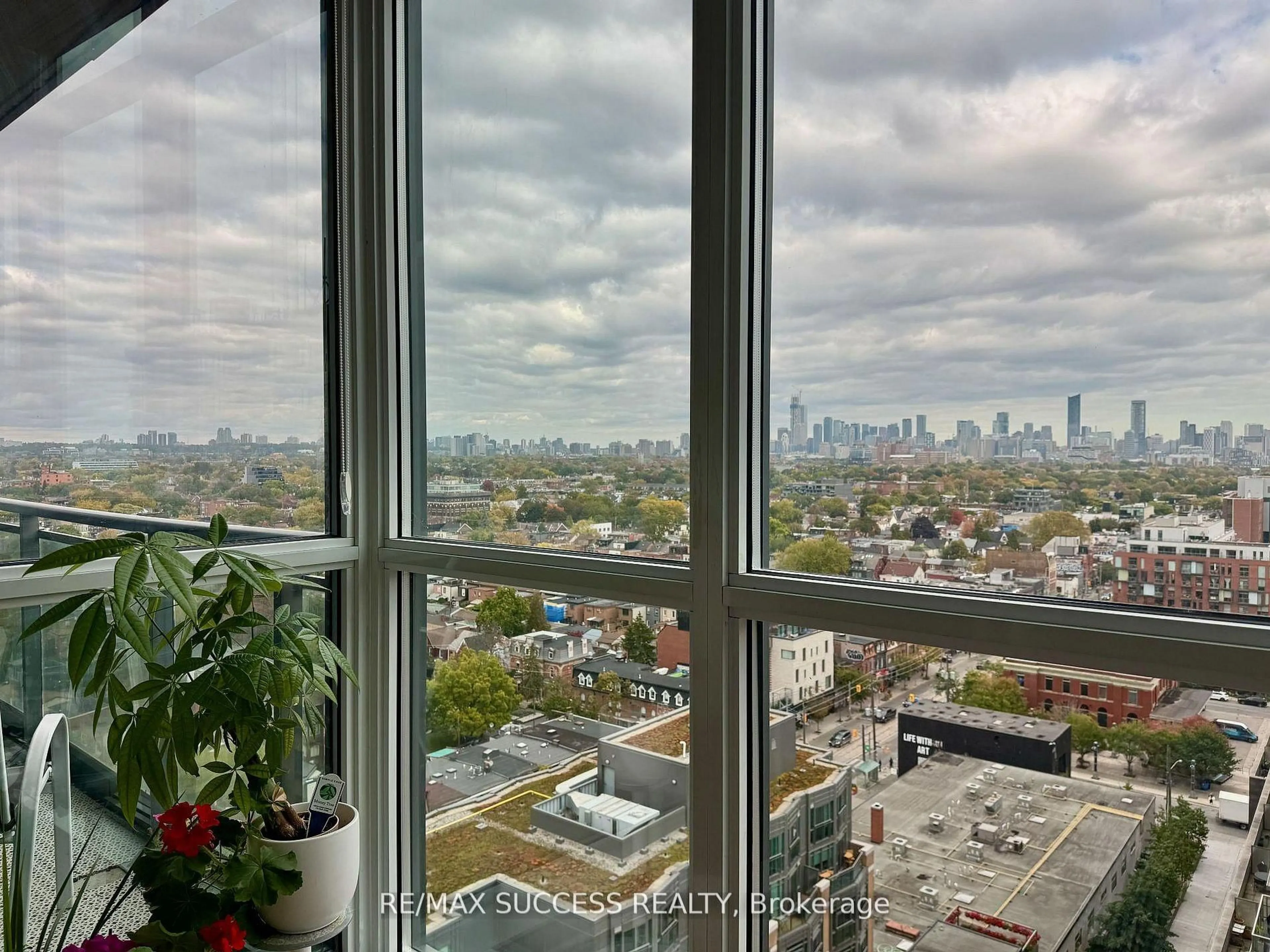 A pic of a room for 1171 Queen St #1605, Toronto Ontario M6J 0A5