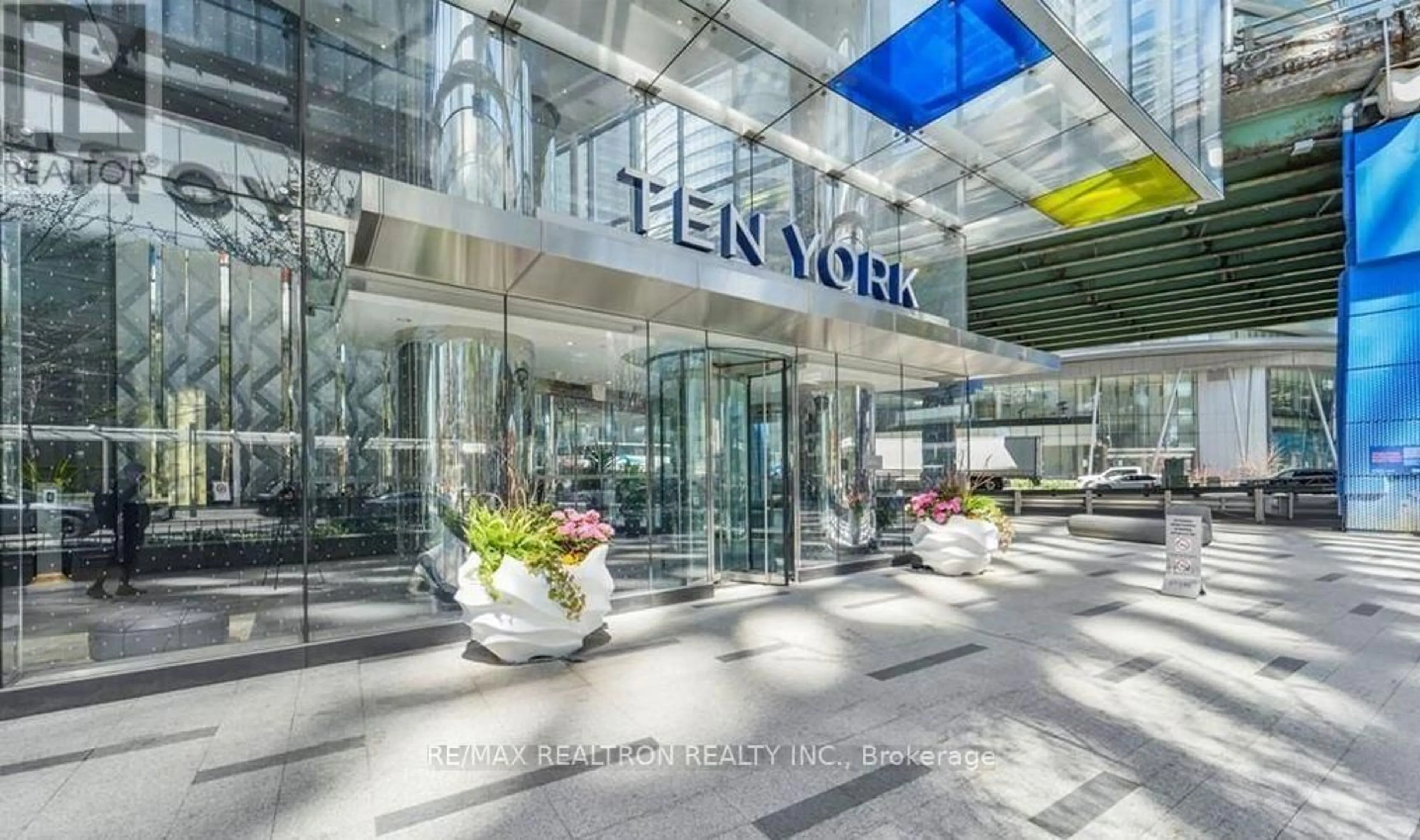 Indoor foyer for 10 YORK St #4107, Toronto Ontario M5J 0E1