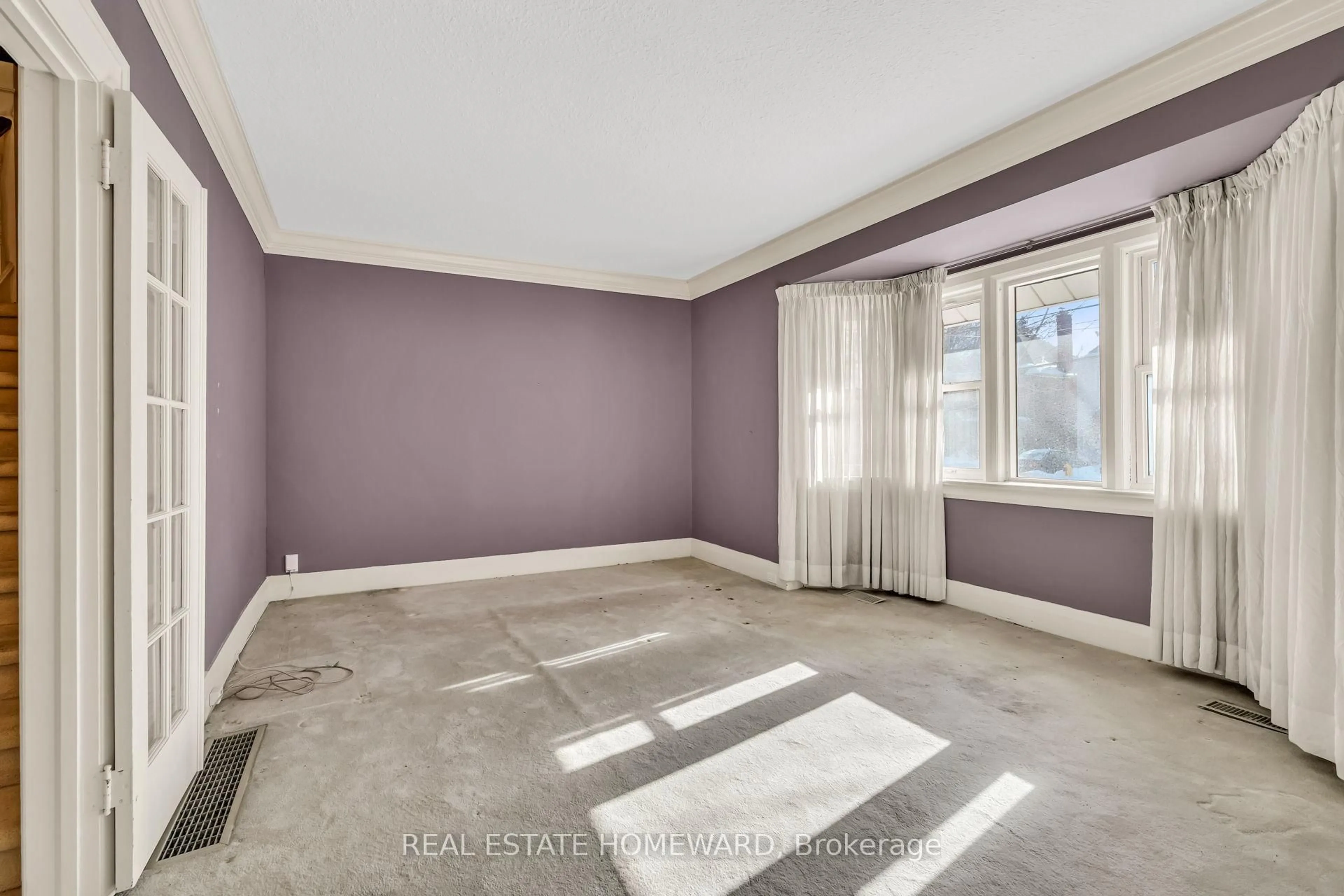 A pic of a room for 94 Fairlawn Ave, Toronto Ontario M5M 1S7