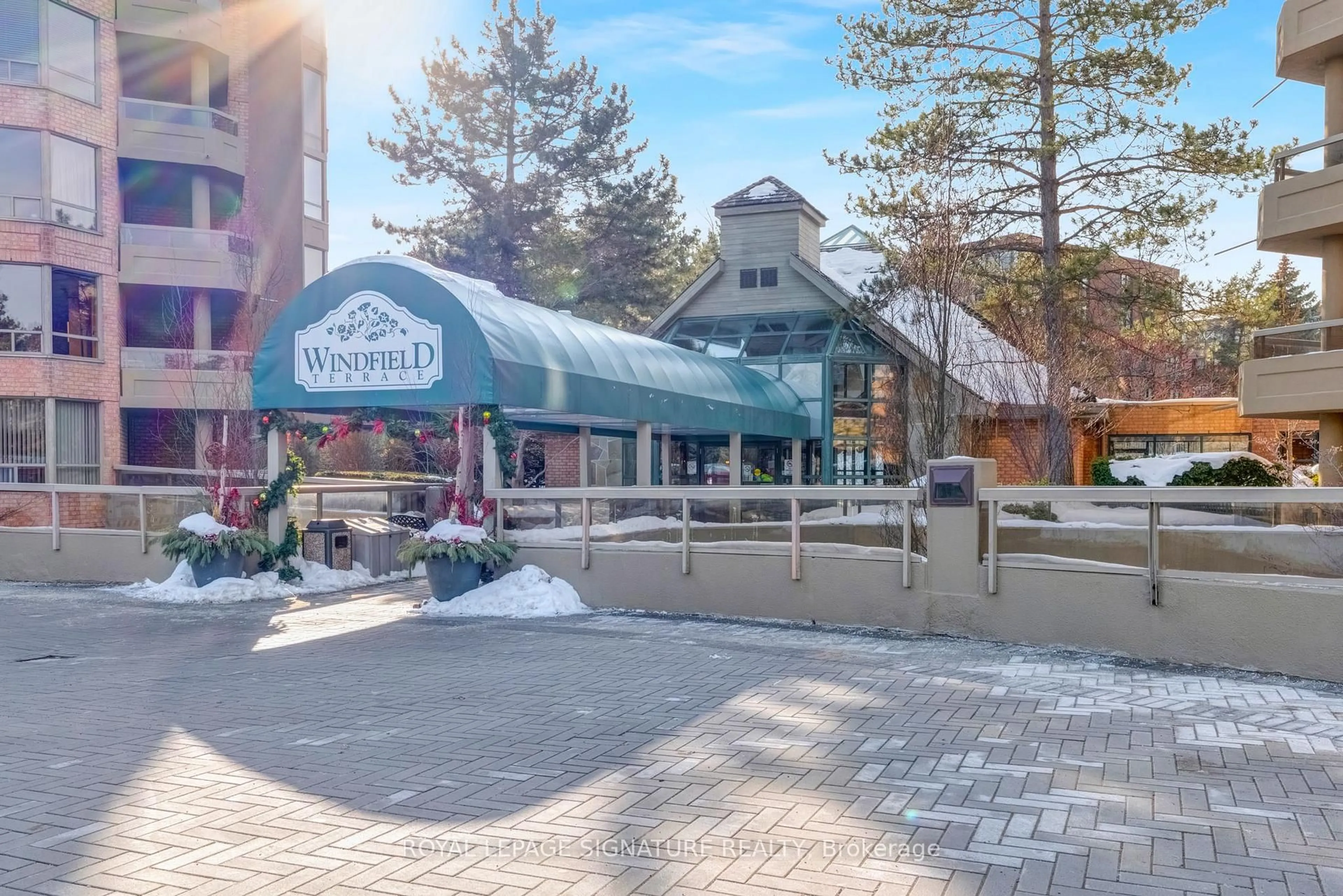 Patio, mountain view for 1210 Don Mills Rd #510, Toronto Ontario M3B 3N9