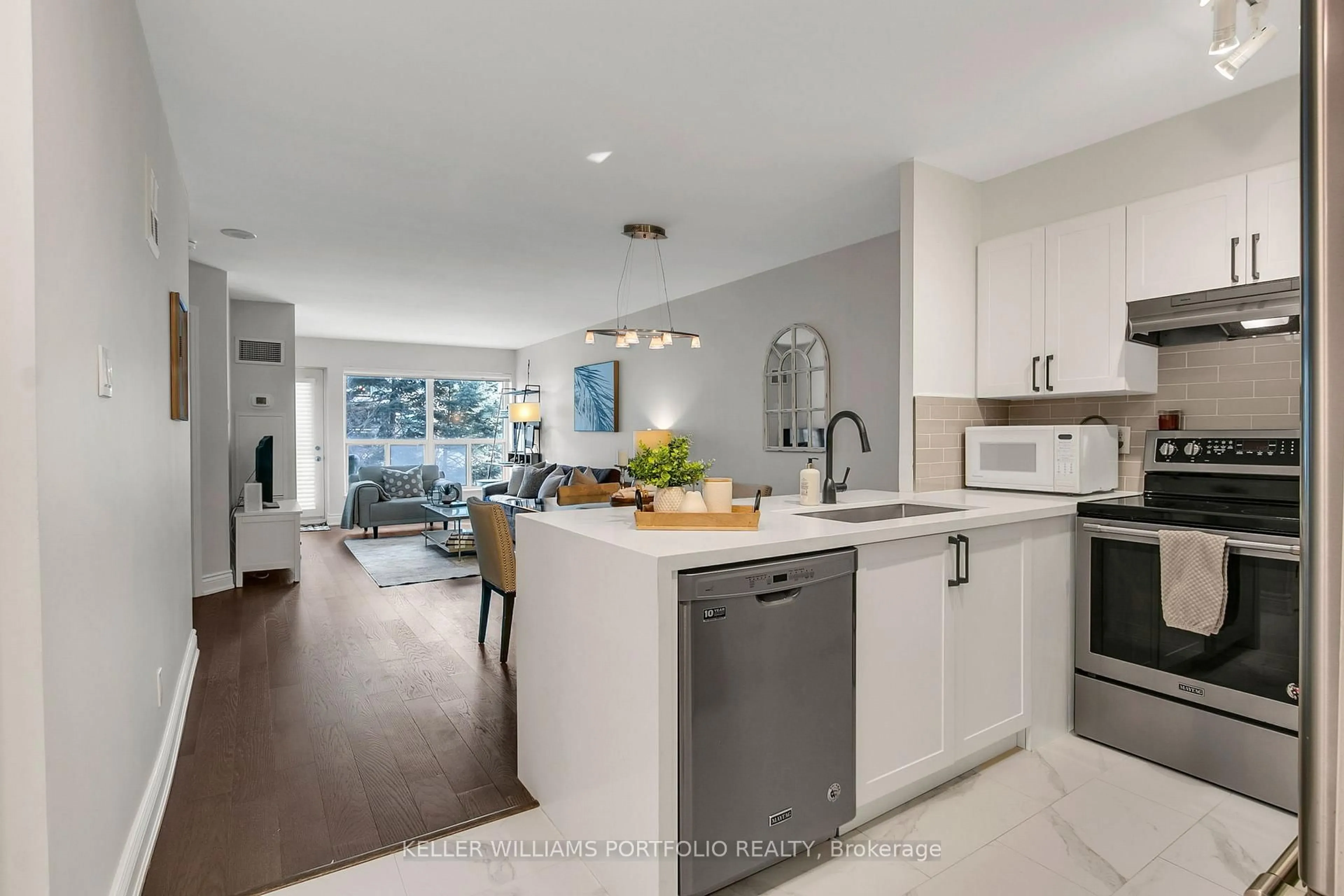 Open concept kitchen, unknown for 600 Queens Quay #222, Toronto Ontario M5V 3M3