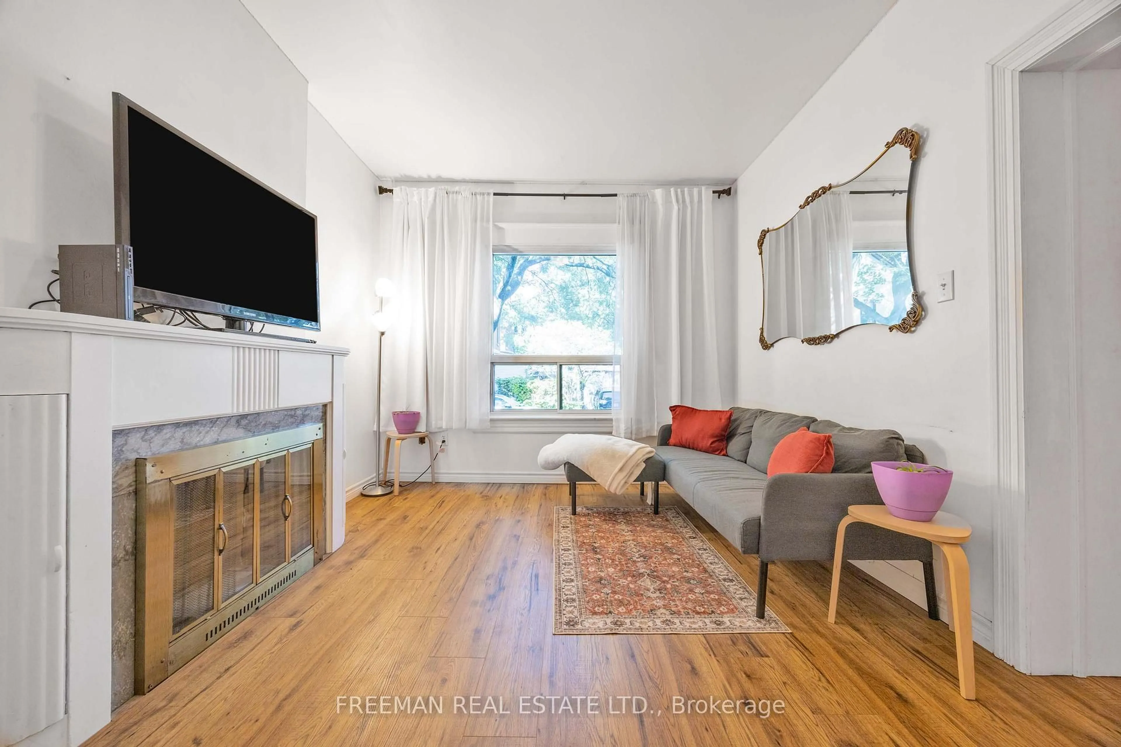 Living room with furniture, wood/laminate floor for 21 London St, Toronto Ontario M6G 1M8