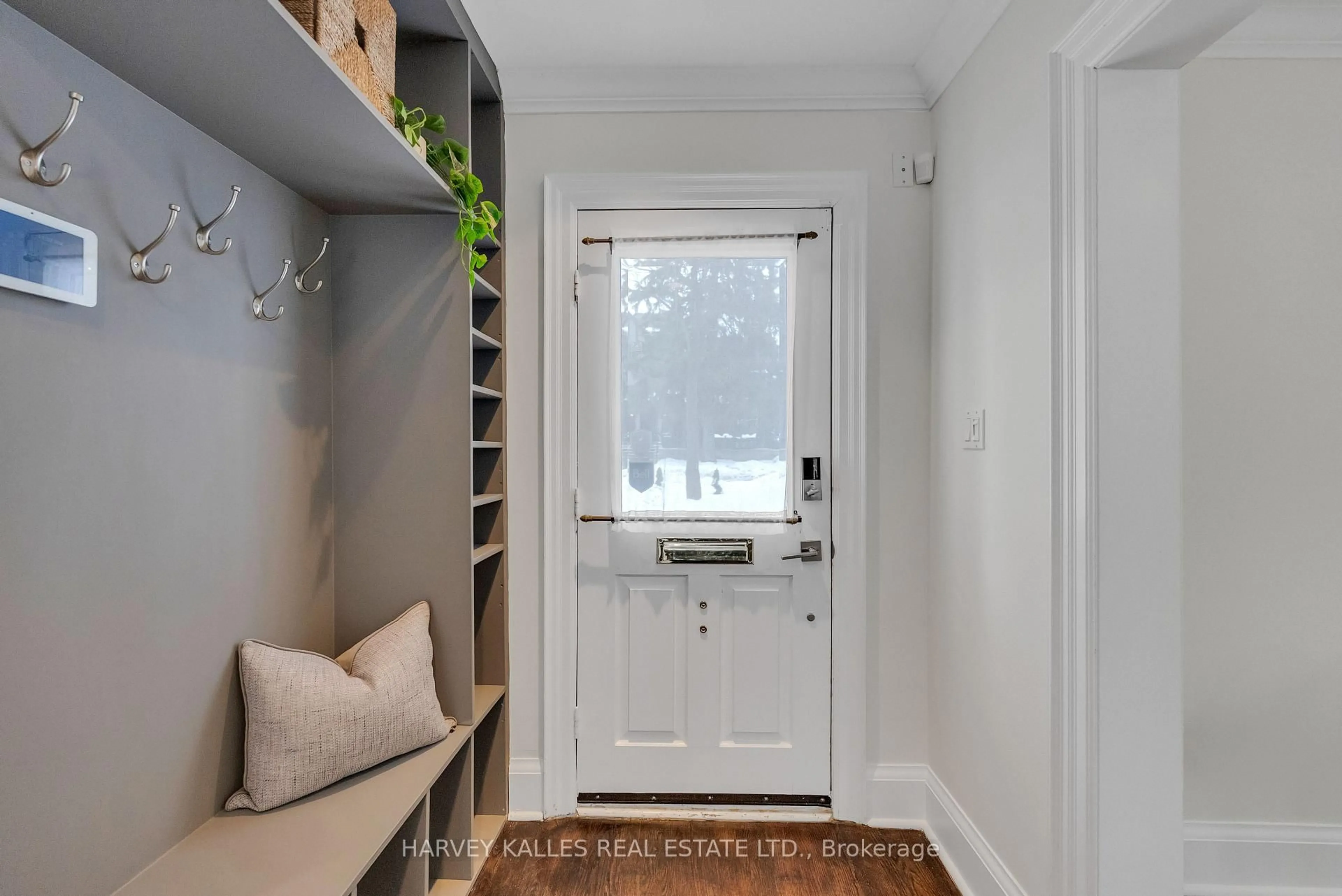 Indoor entryway for 33 Glengowan Rd, Toronto Ontario M4N 1E9