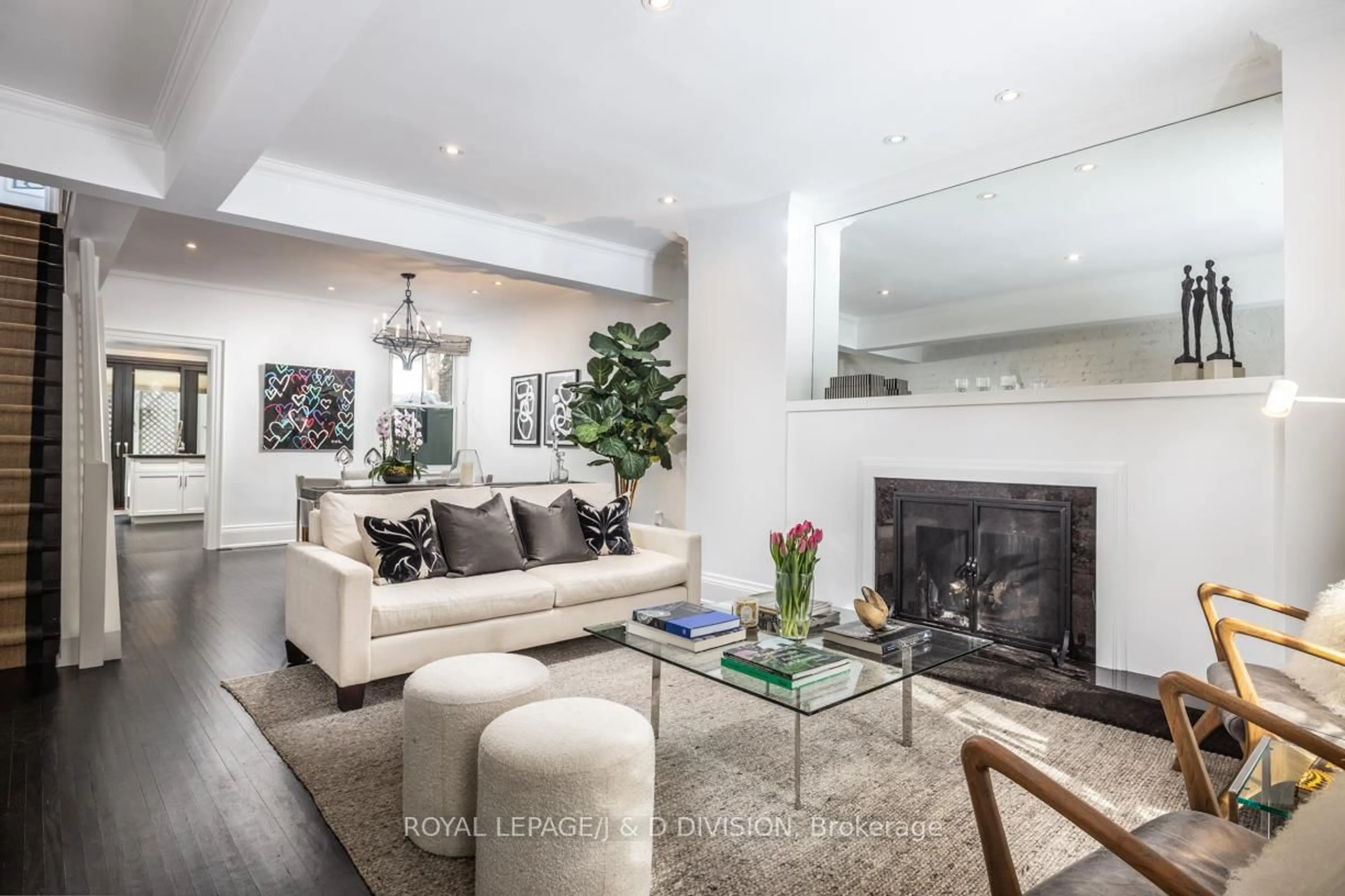 Living room with furniture, unknown for 36 Gibson Ave, Toronto Ontario M5R 1T5