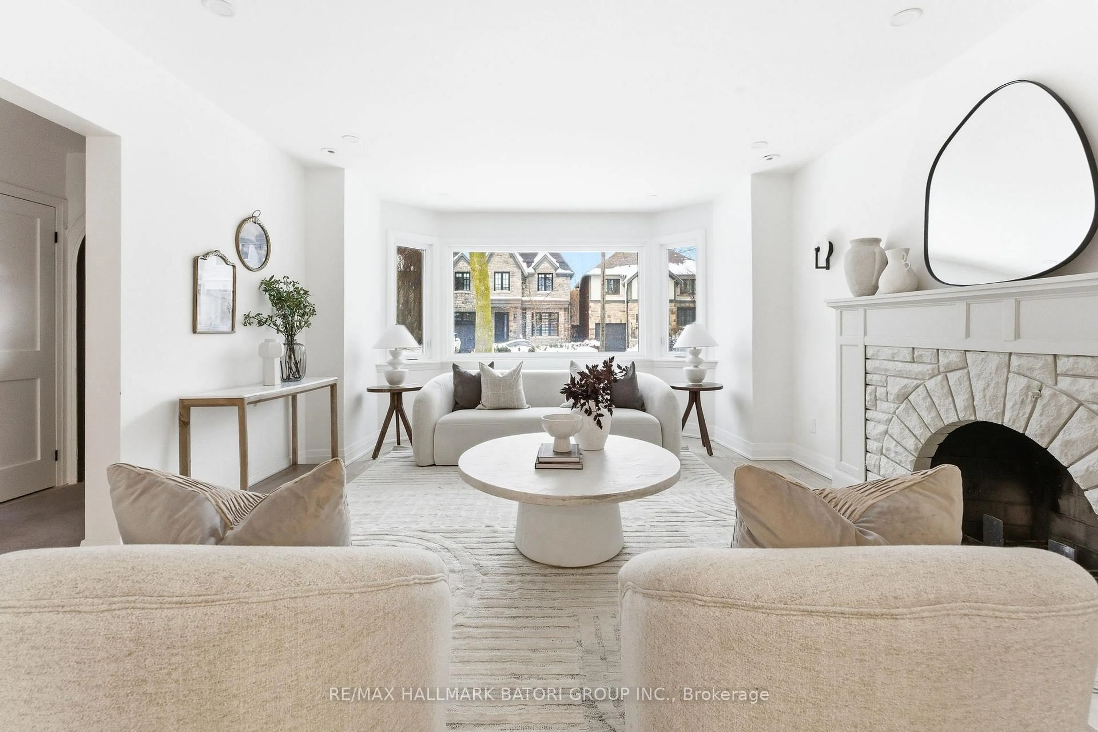 Living room with furniture, unknown for 221 Richview Ave, Toronto Ontario M5P 3G2