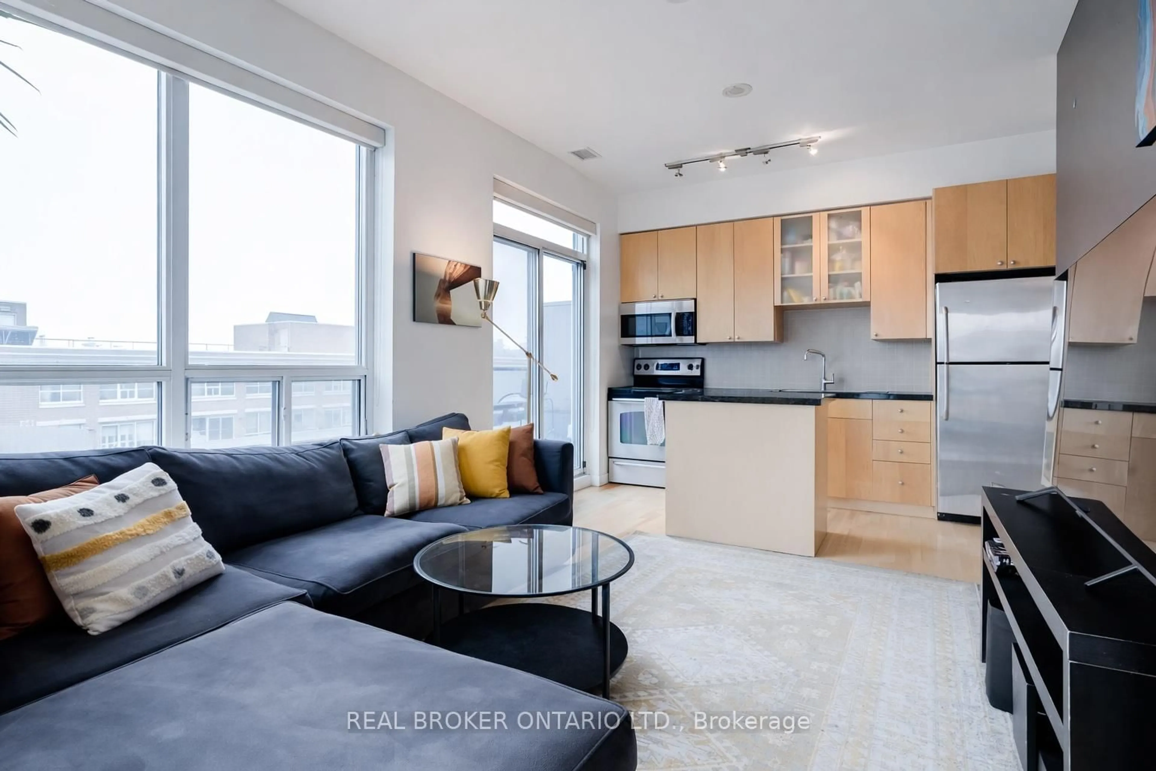 Open concept kitchen, unknown for 1005 King St #909, Toronto Ontario M6K 3M8