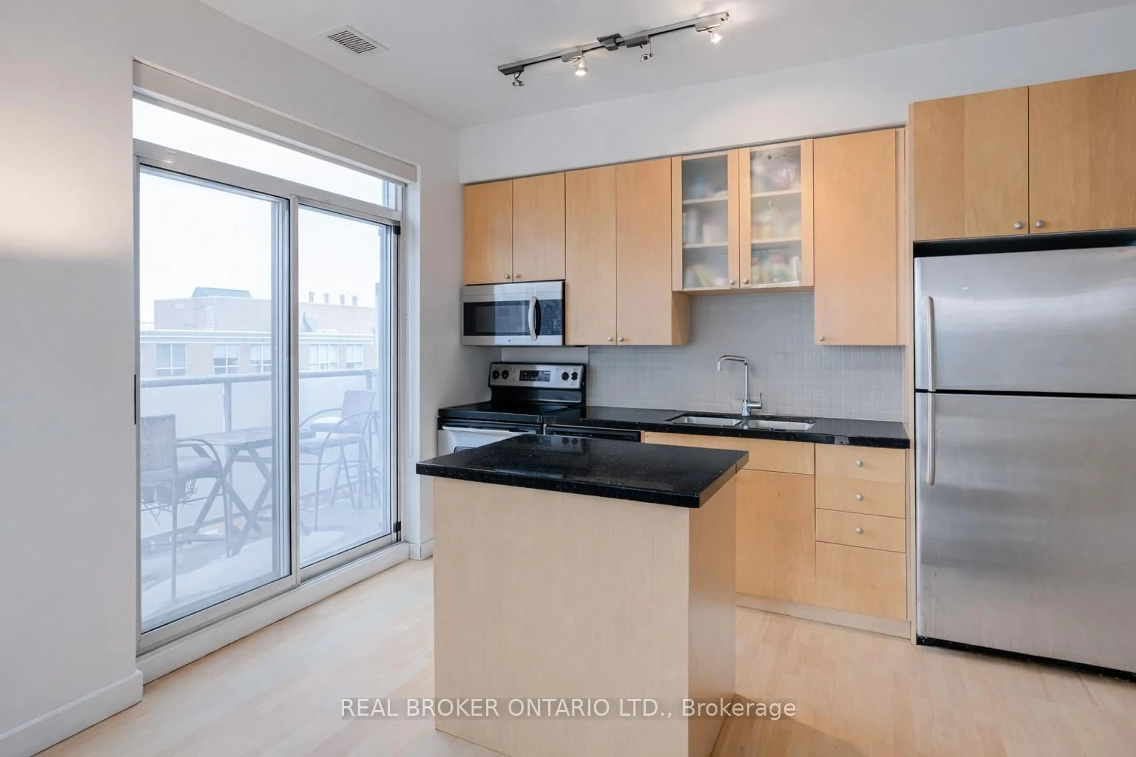 Open concept kitchen, unknown for 1005 King St #909, Toronto Ontario M6K 3M8