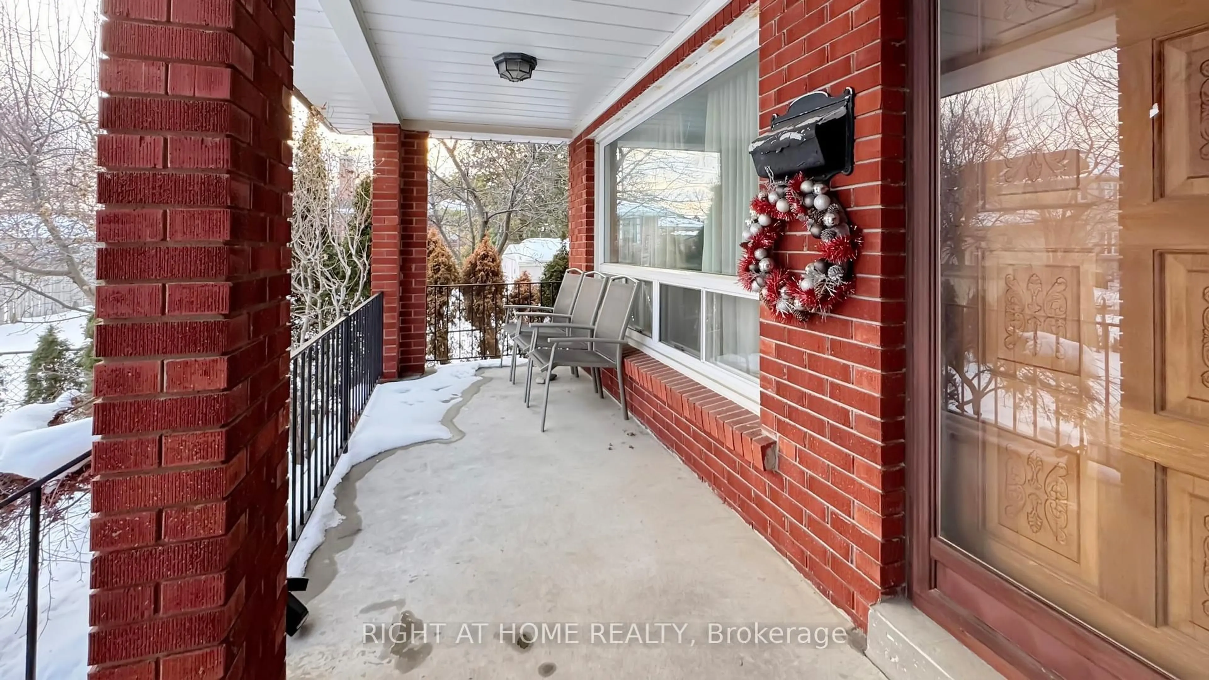 Patio, street for 94 Madawaska Ave, Toronto Ontario M2M 2R4