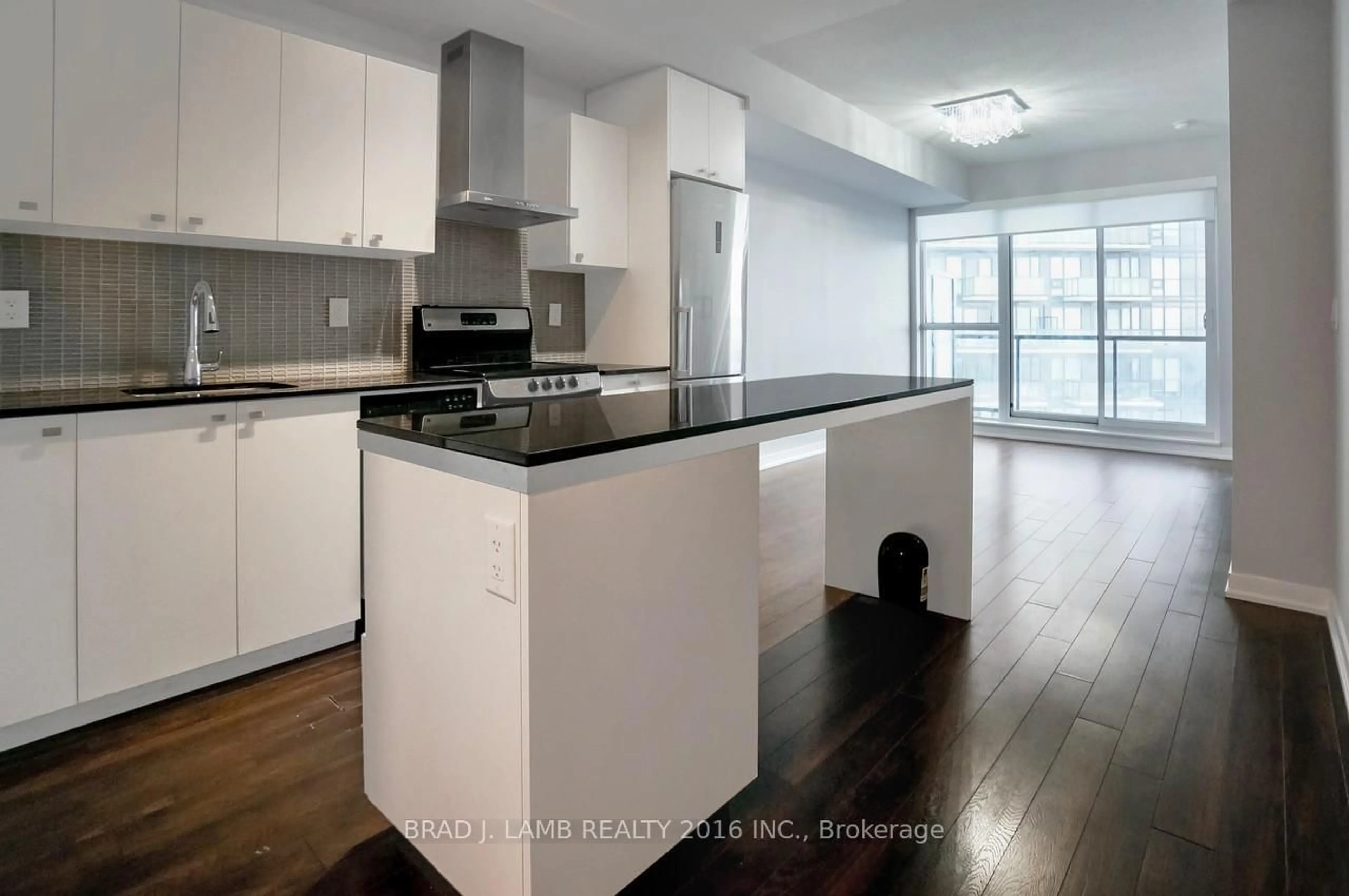 Open concept kitchen, wood/laminate floor for 51 East Liberty St #2211, Toronto Ontario M6K 3P8