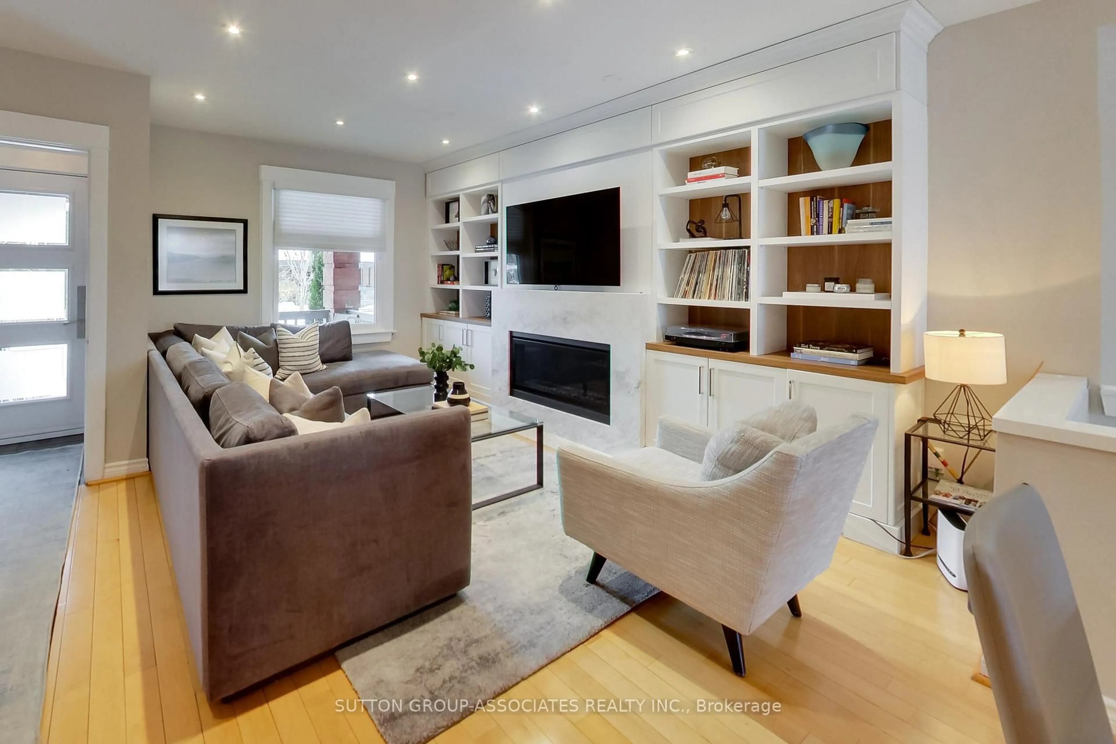 Living room with furniture, unknown for 75 Arlington Ave, Toronto Ontario M6G 3L2