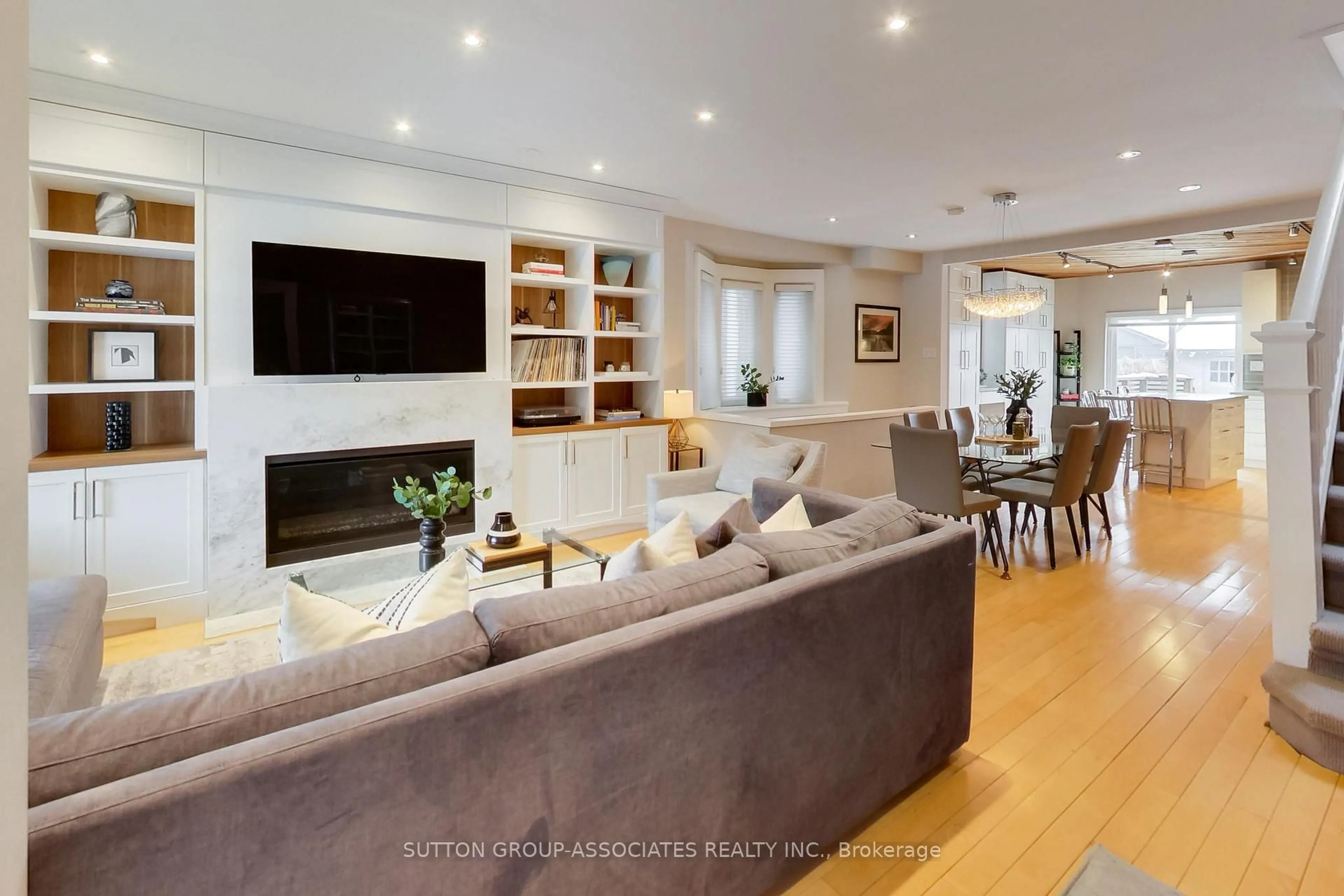 Living room with furniture, unknown for 75 Arlington Ave, Toronto Ontario M6G 3L2