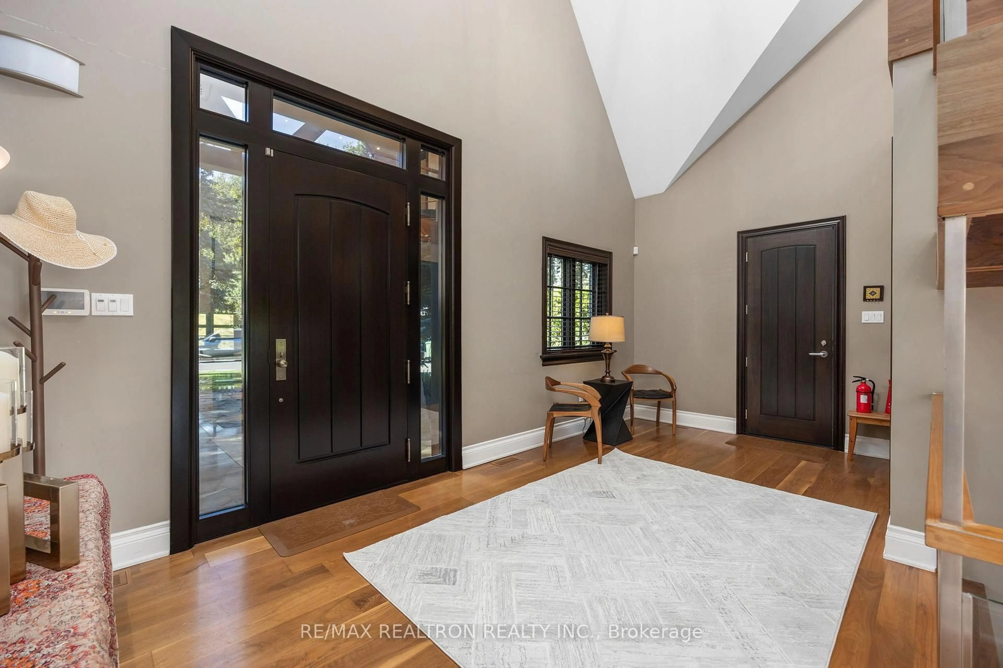 Indoor entryway for 80 Forest Grove Dr, Toronto Ontario M2K 1Z7