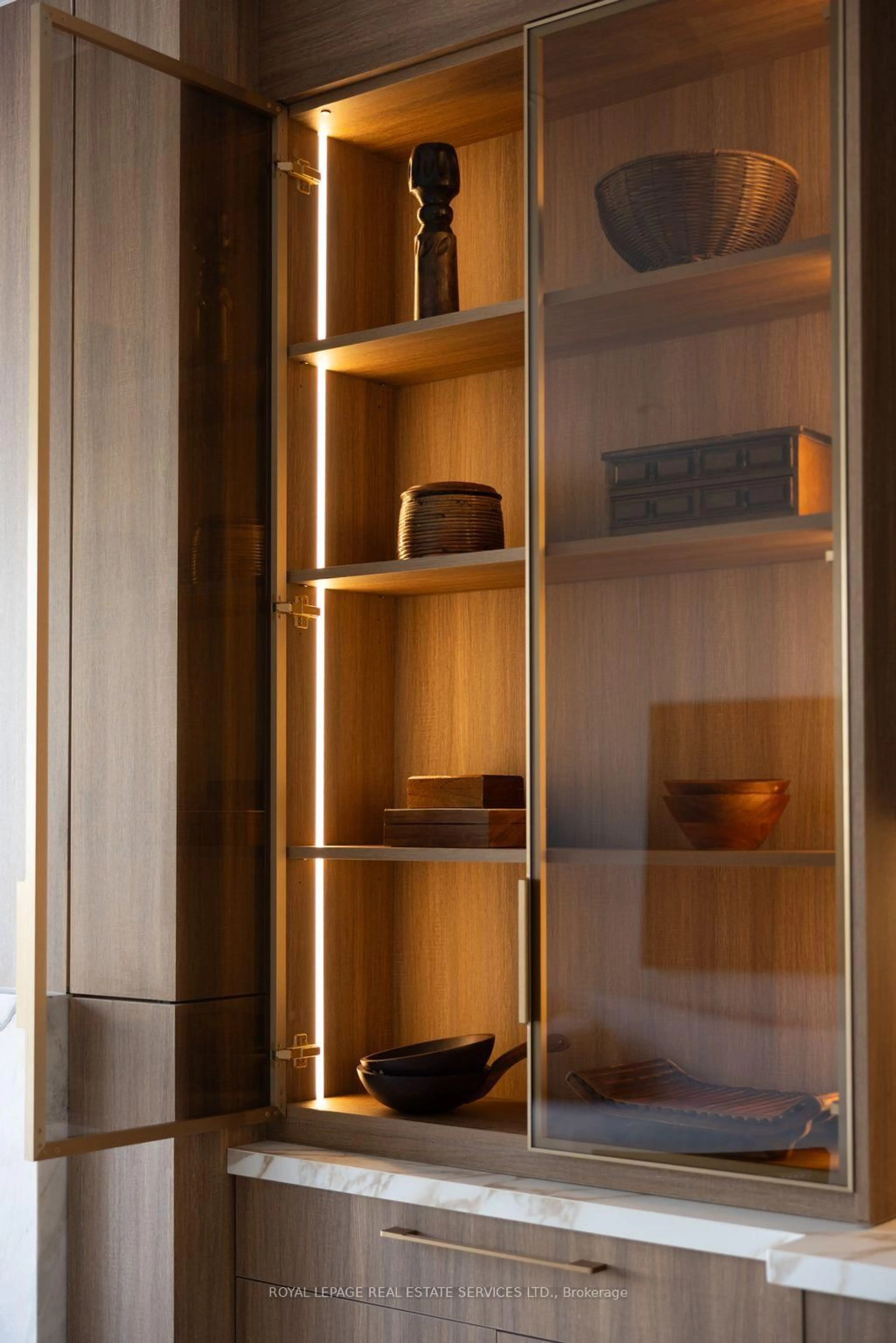 Contemporary kitchen, unknown for 168 Bedford Park Ave, Toronto Ontario M5M 1J3