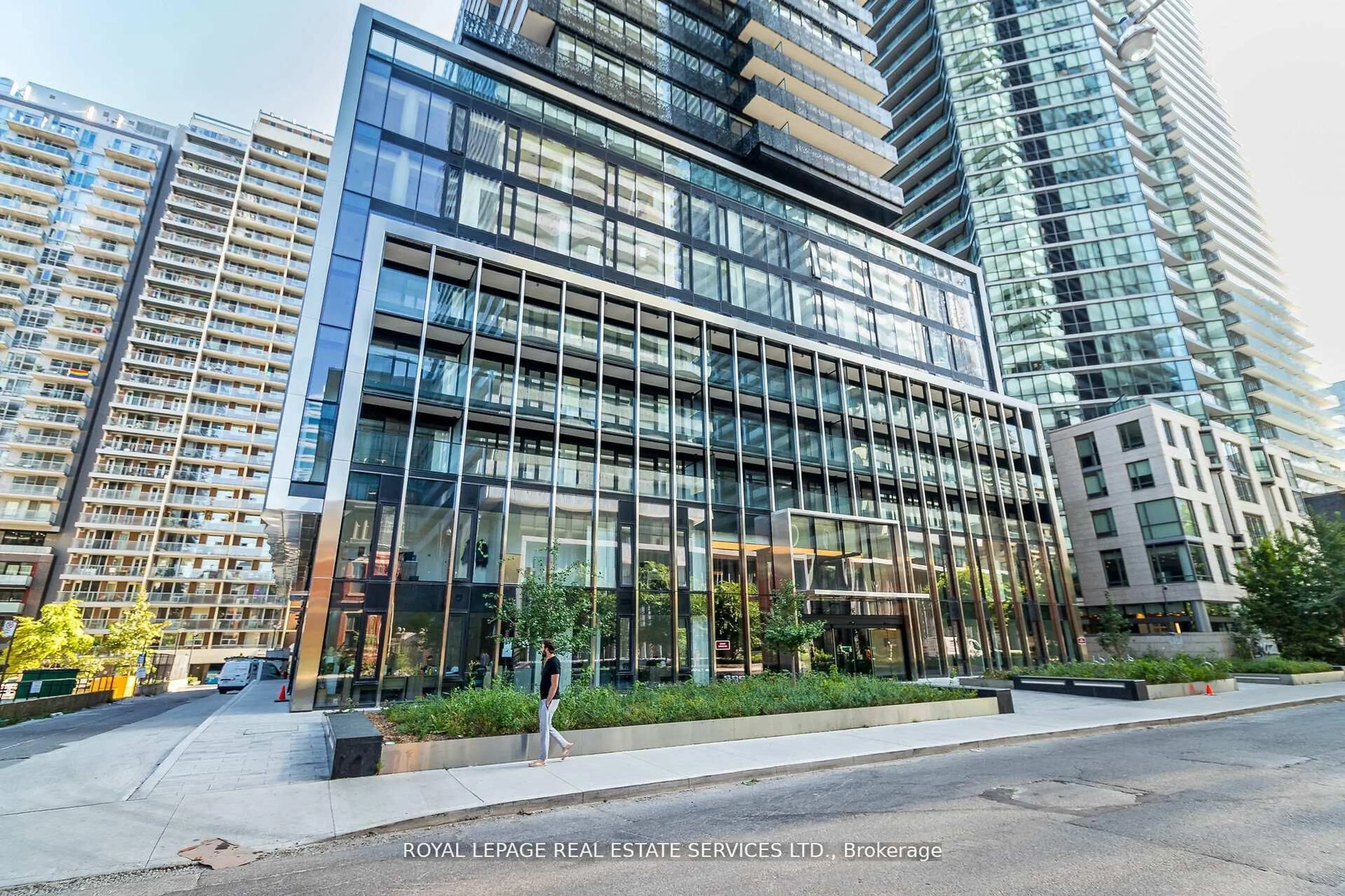 Indoor foyer for 55 Charles St #3904, Toronto Ontario M4Y 0J1