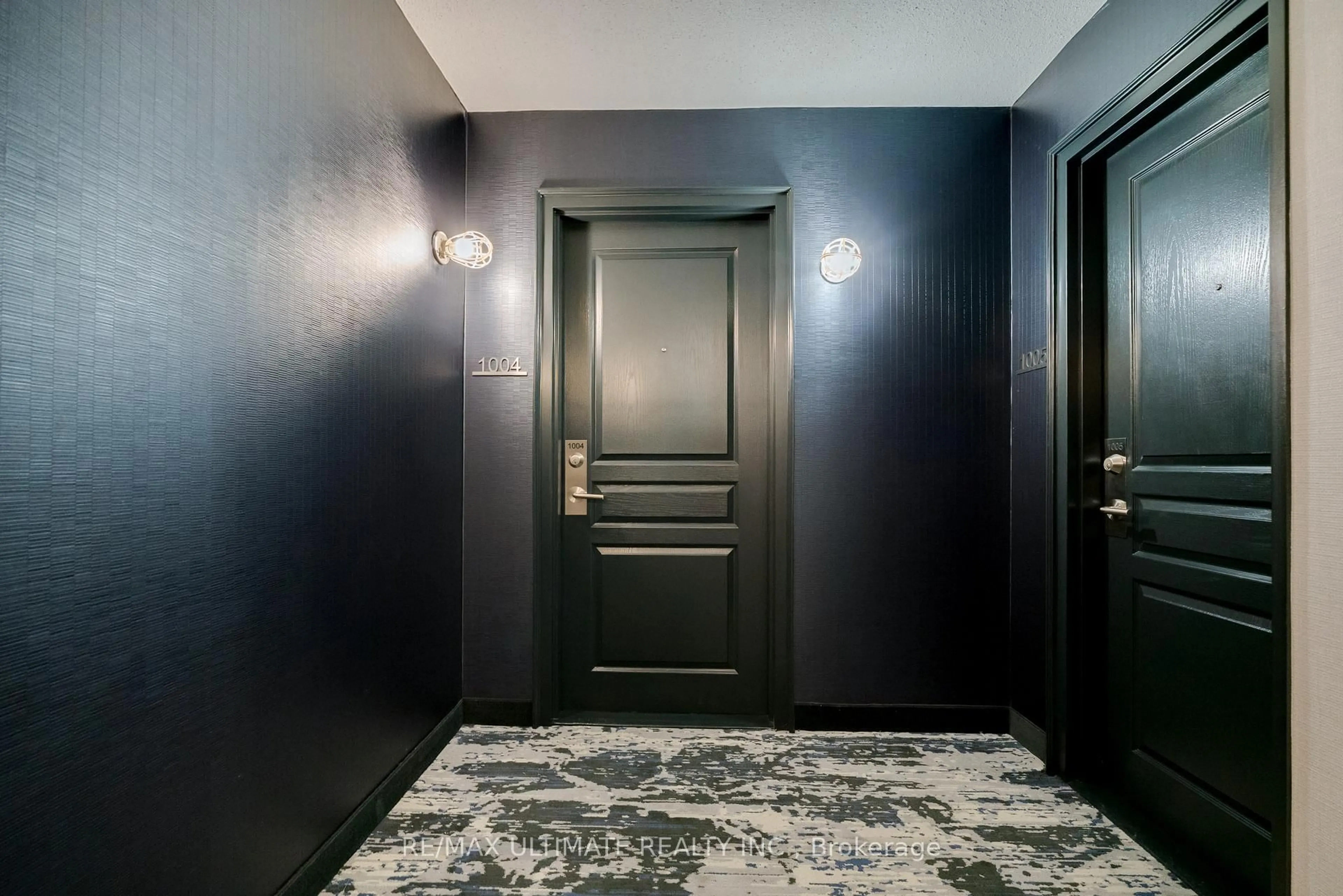 Indoor entryway for 140 Simcoe St #1004, Toronto Ontario M5H 4E9