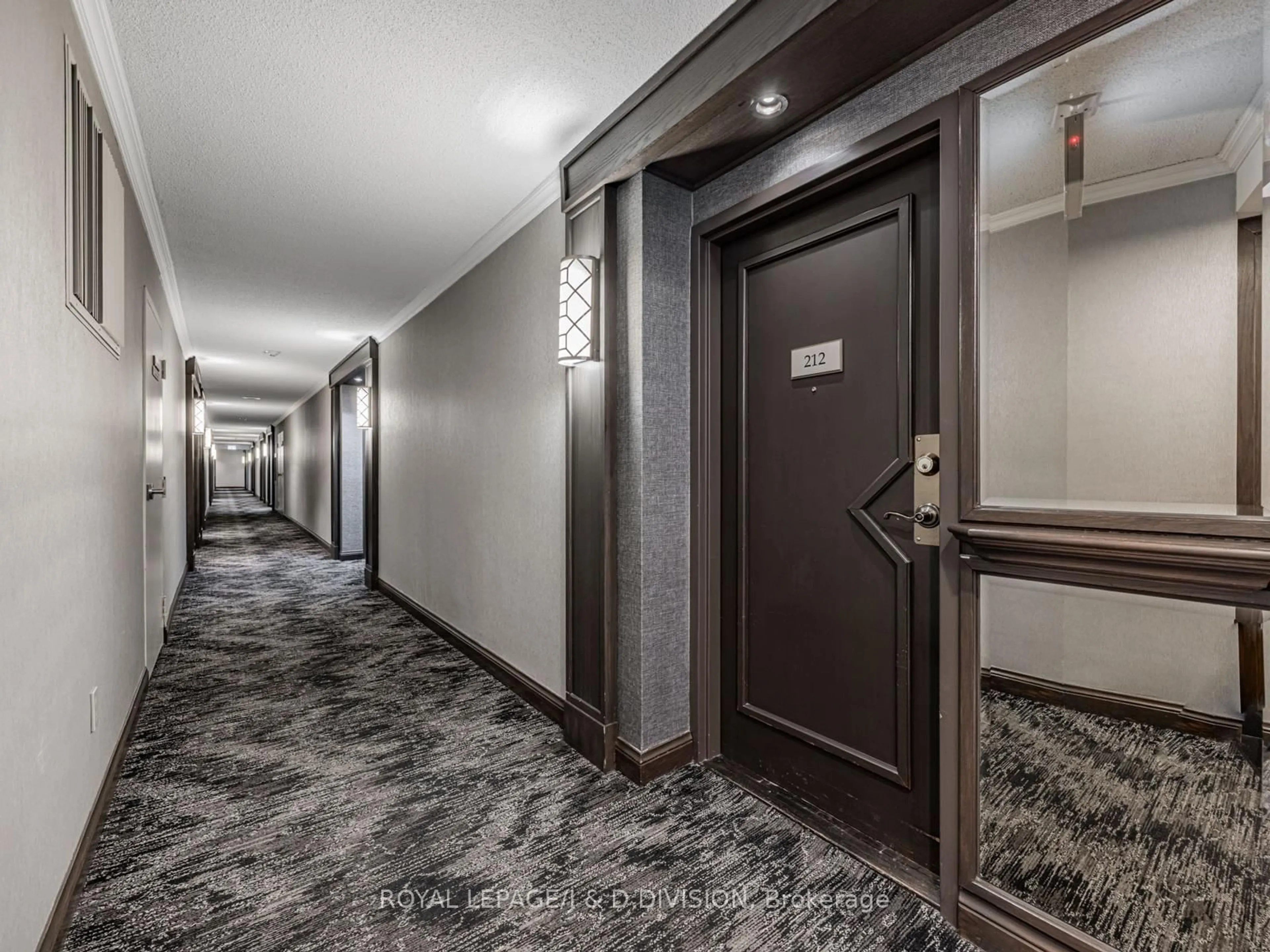 Indoor foyer for 5444 Yonge St #212, Toronto Ontario M2N 6J4
