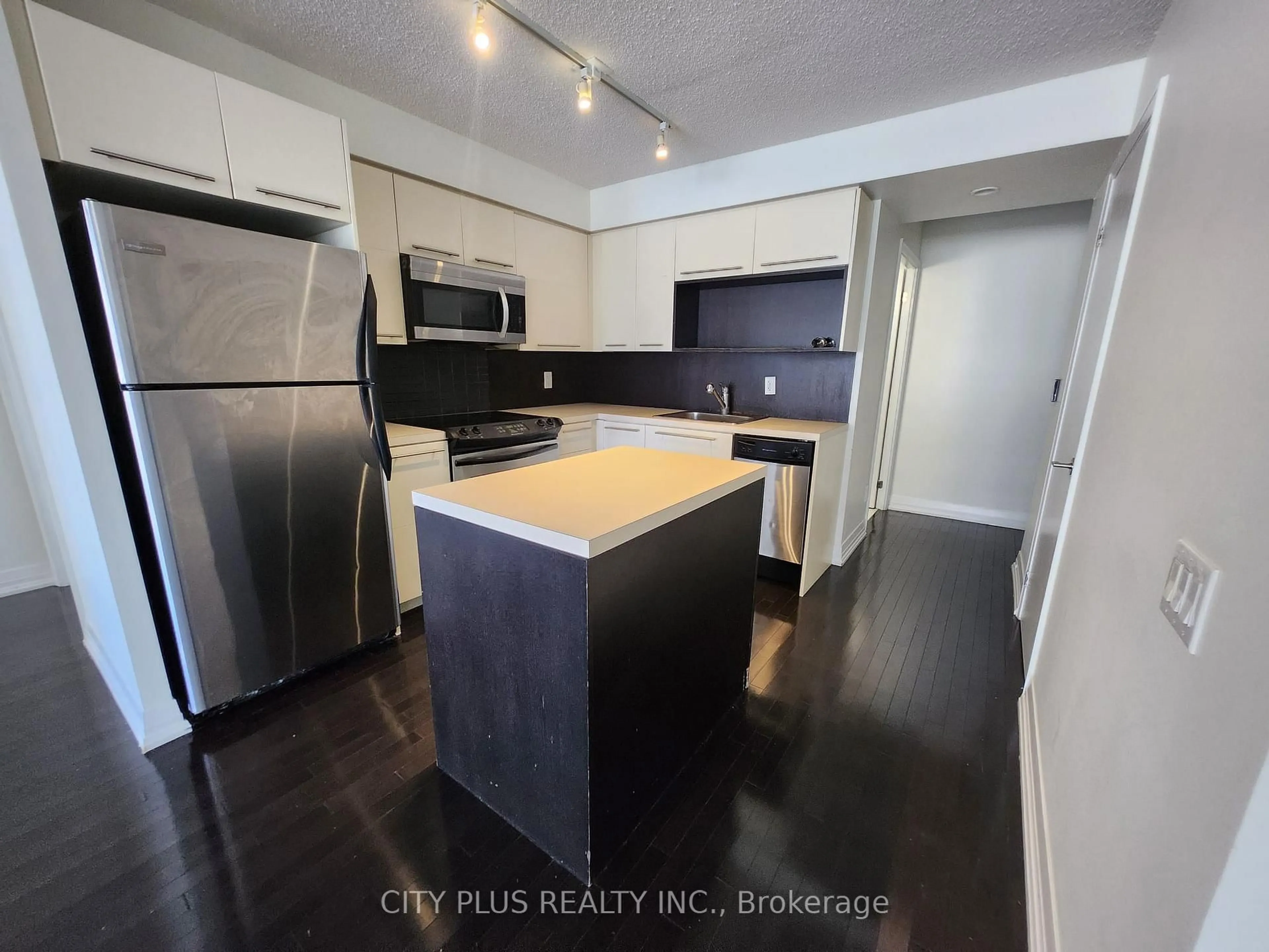 Open concept kitchen, wood/laminate floor for 25 Carlton St #1810, Toronto Ontario M5B 1L2