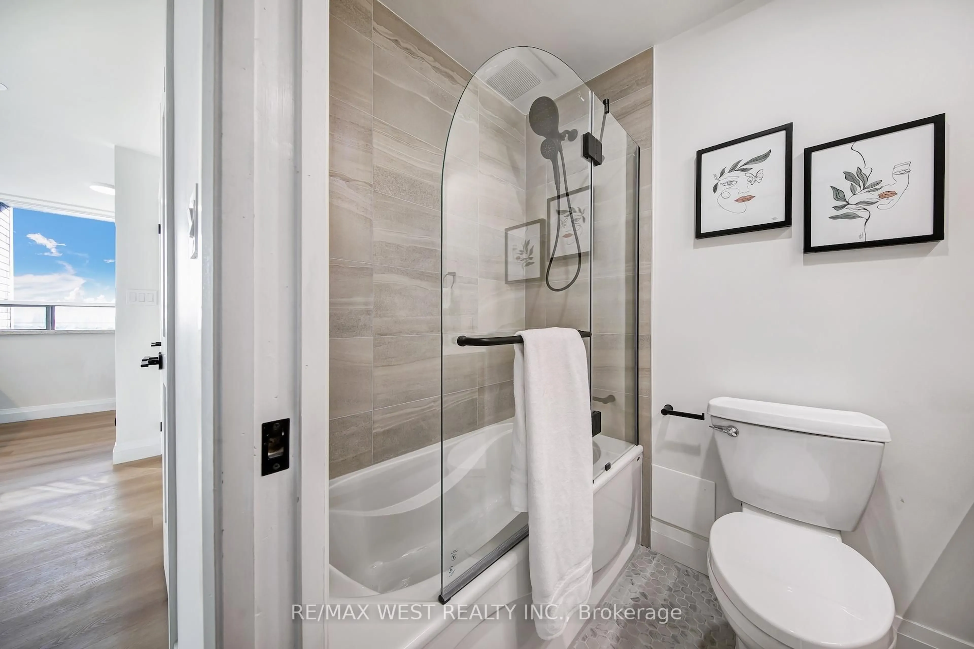 Contemporary bathroom, ceramic/tile floor for 914 Yonge St #1202, Toronto Ontario M4W 3C8