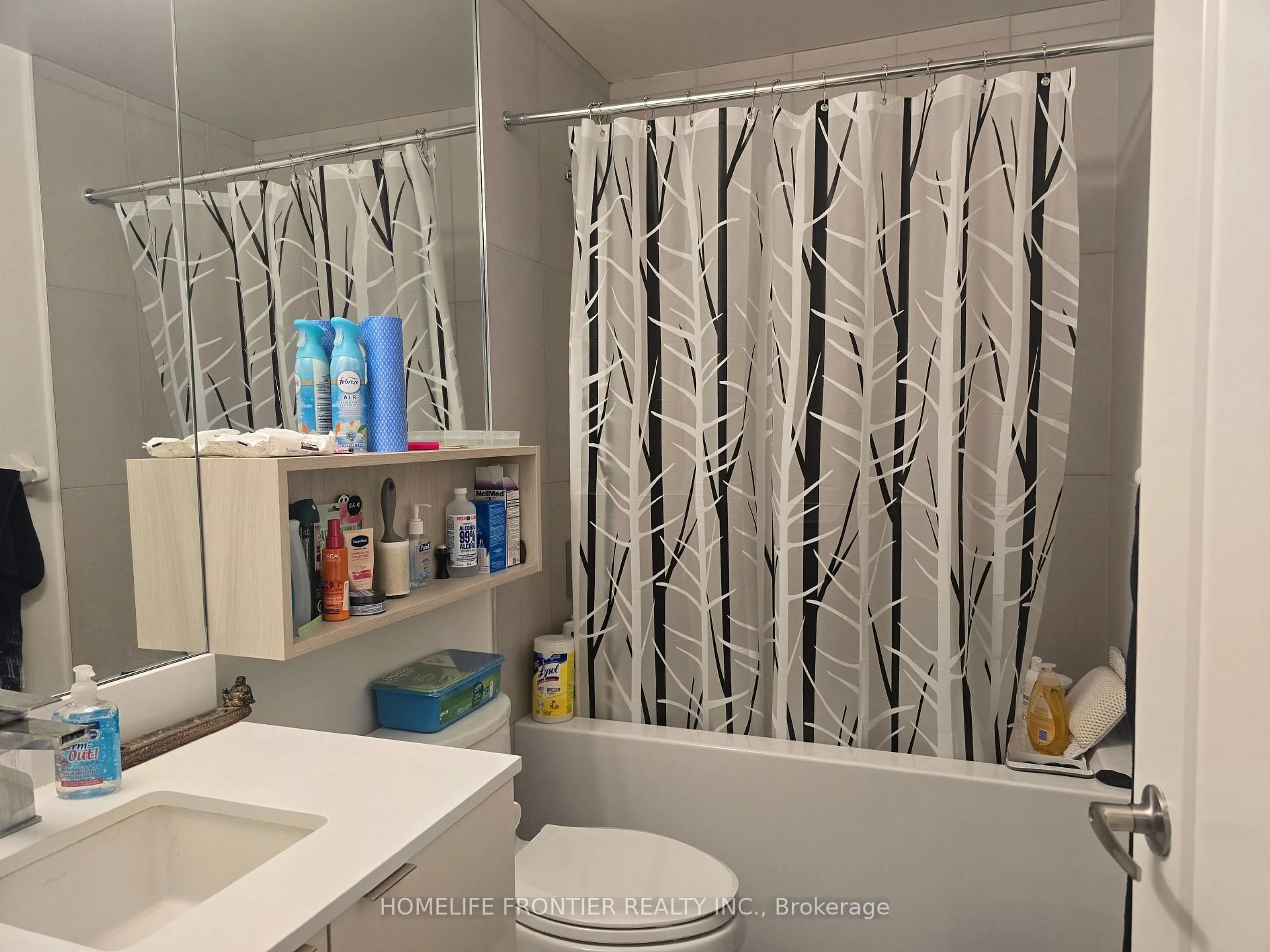 Standard bathroom, ceramic/tile floor for 70 Princess St #1625, Toronto Ontario M5A 0X6