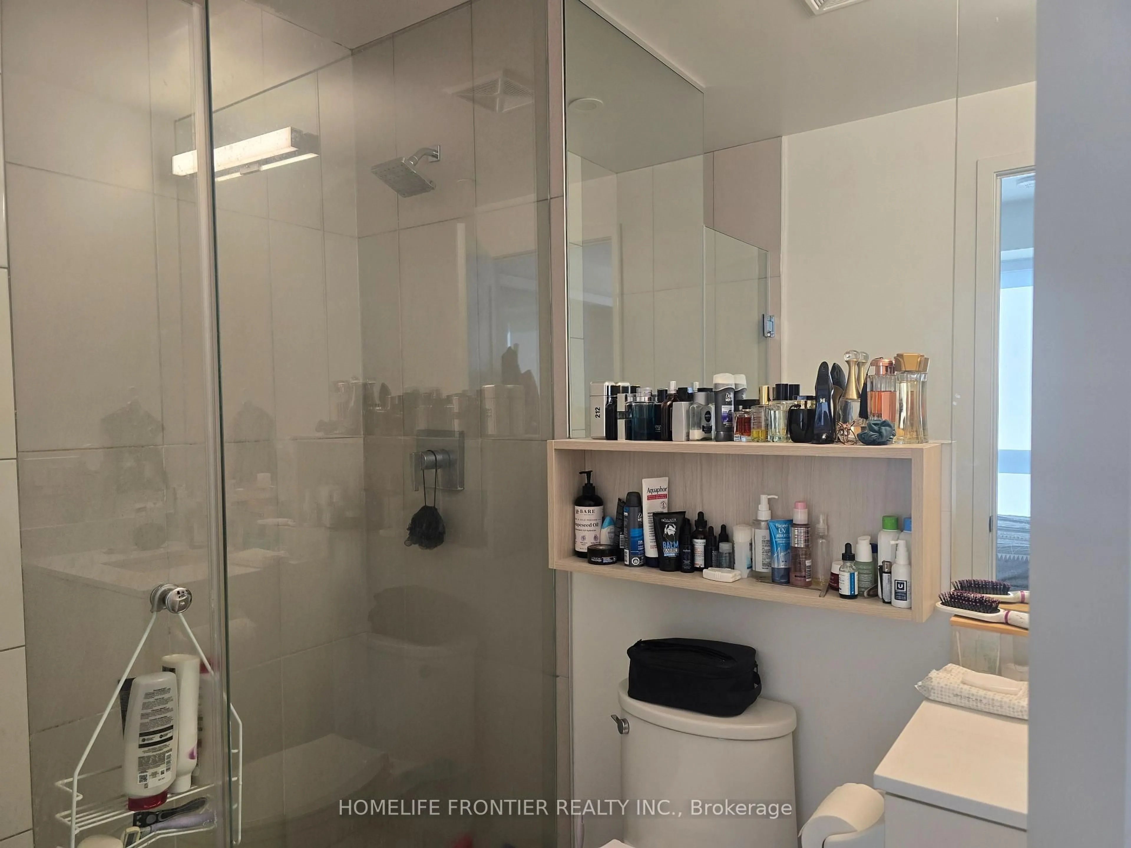 Standard bathroom, unknown for 70 Princess St #1625, Toronto Ontario M5A 0X6