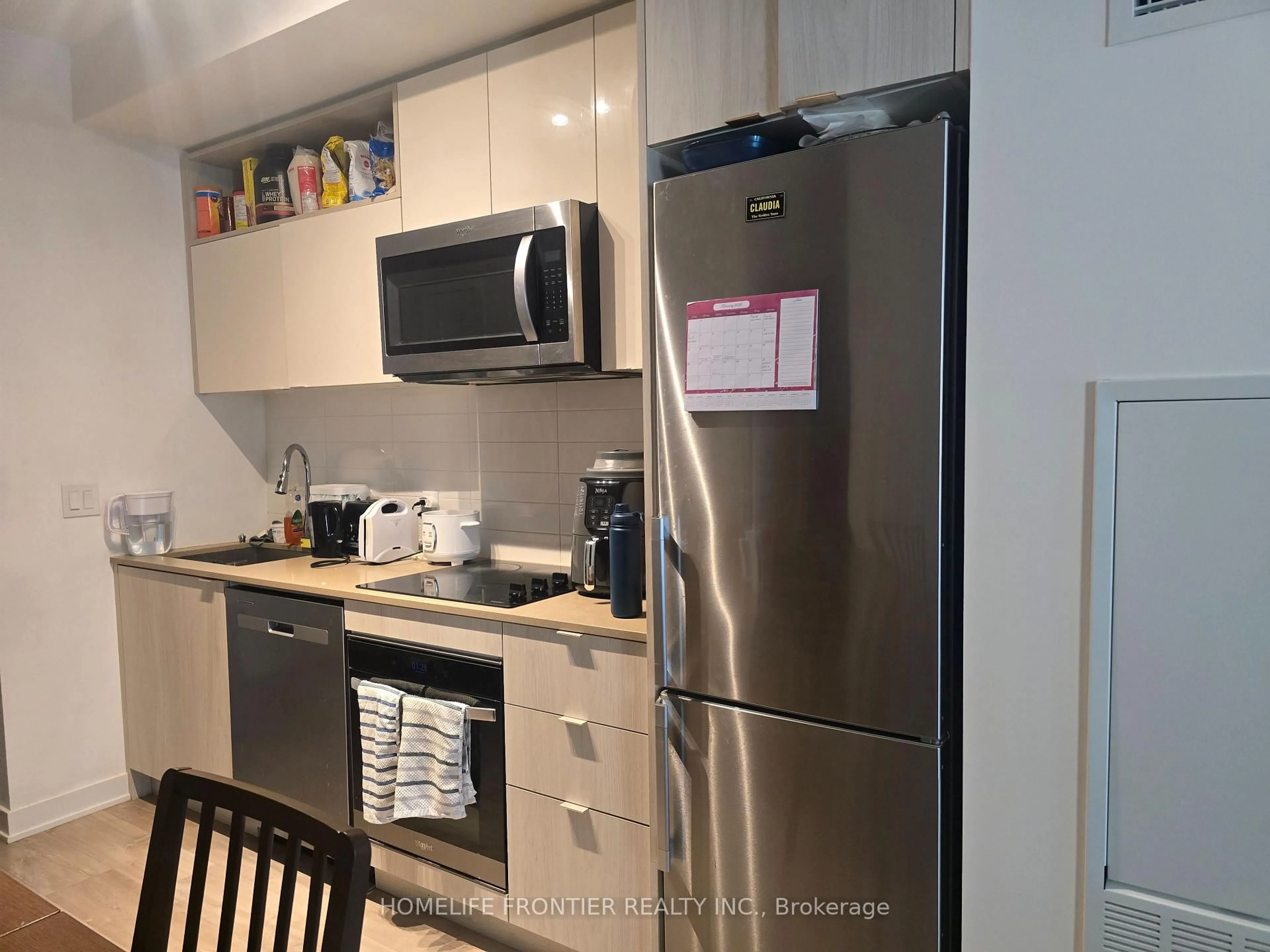 Standard kitchen, wood/laminate floor for 70 Princess St #1625, Toronto Ontario M5A 0X6