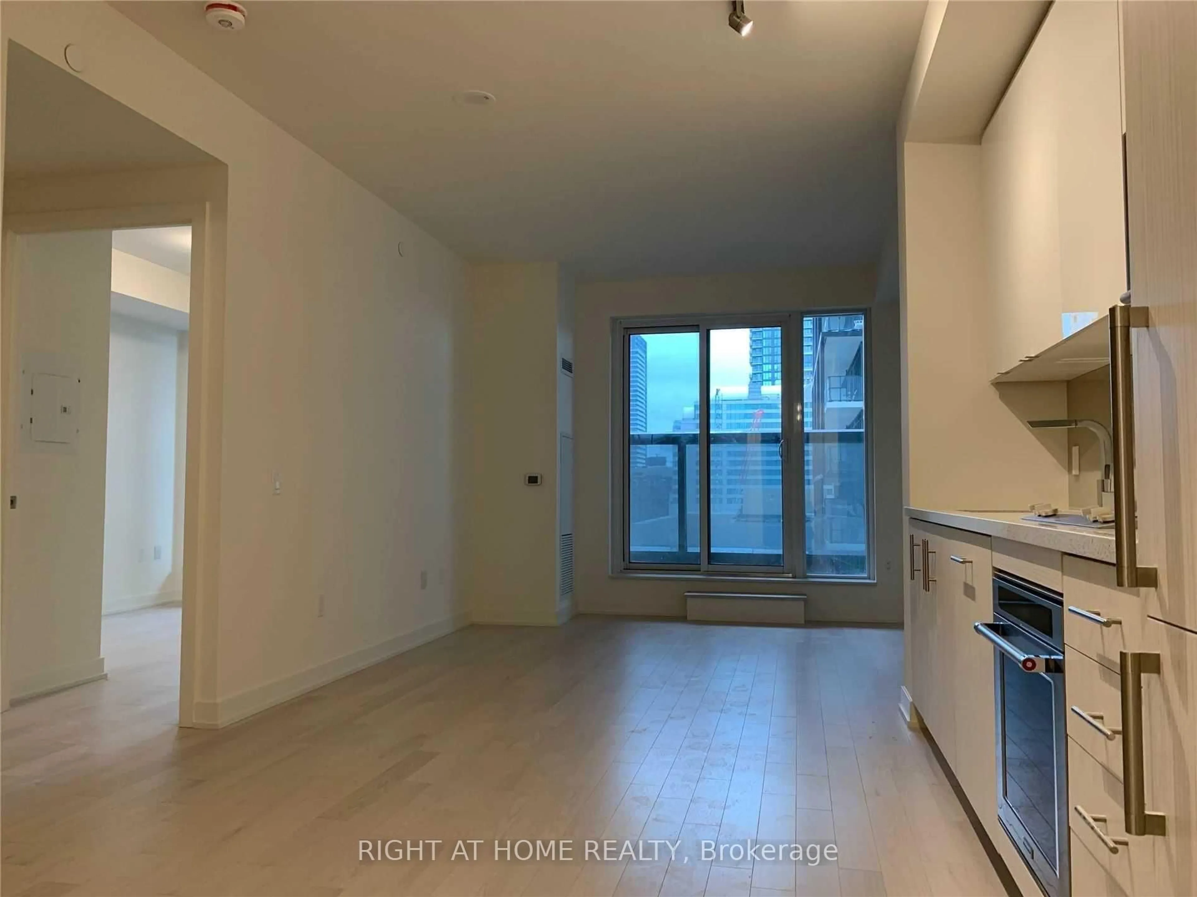 A pic of a room for 330 Richmond St #1501, Toronto Ontario M5V 1X2