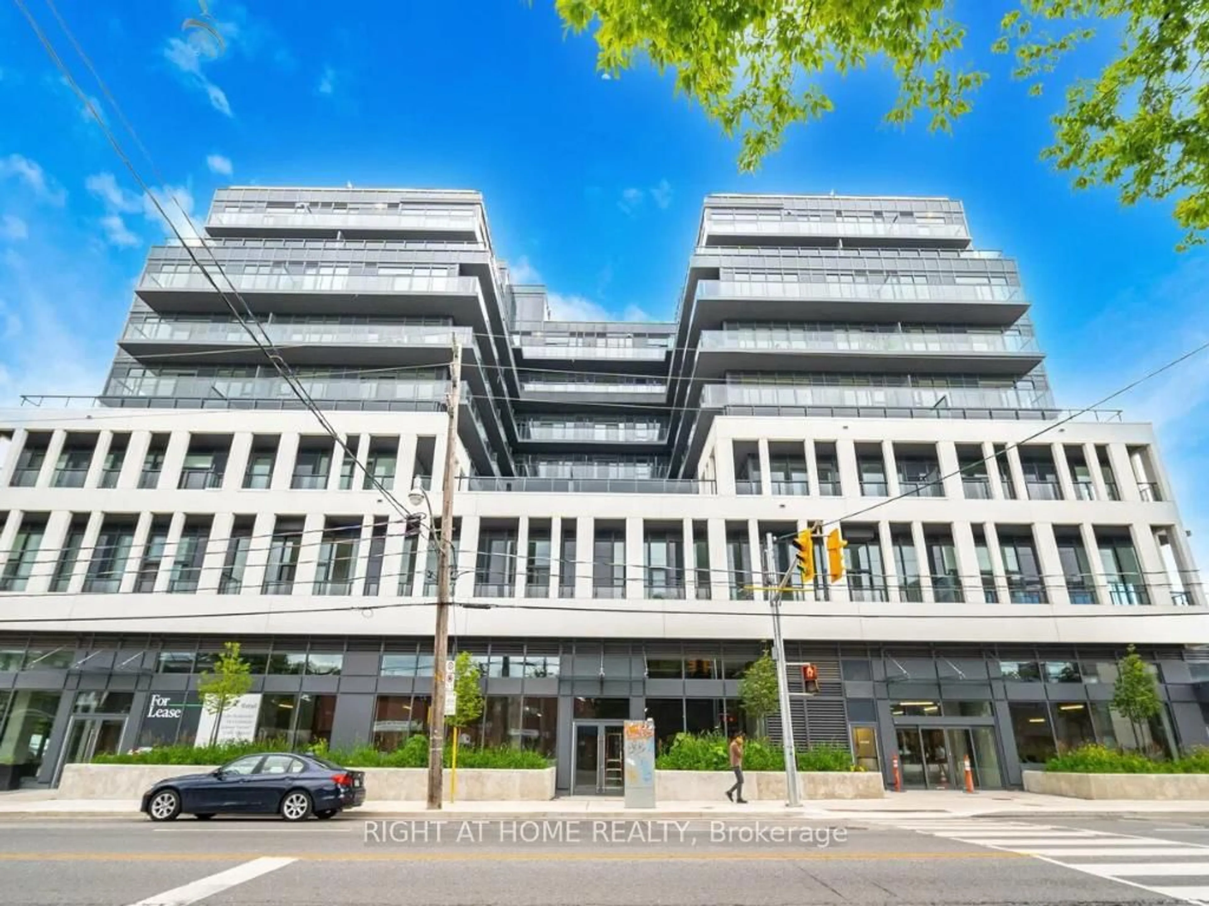 Indoor foyer for 500 Dupont St #504, Toronto Ontario M6G 0B8