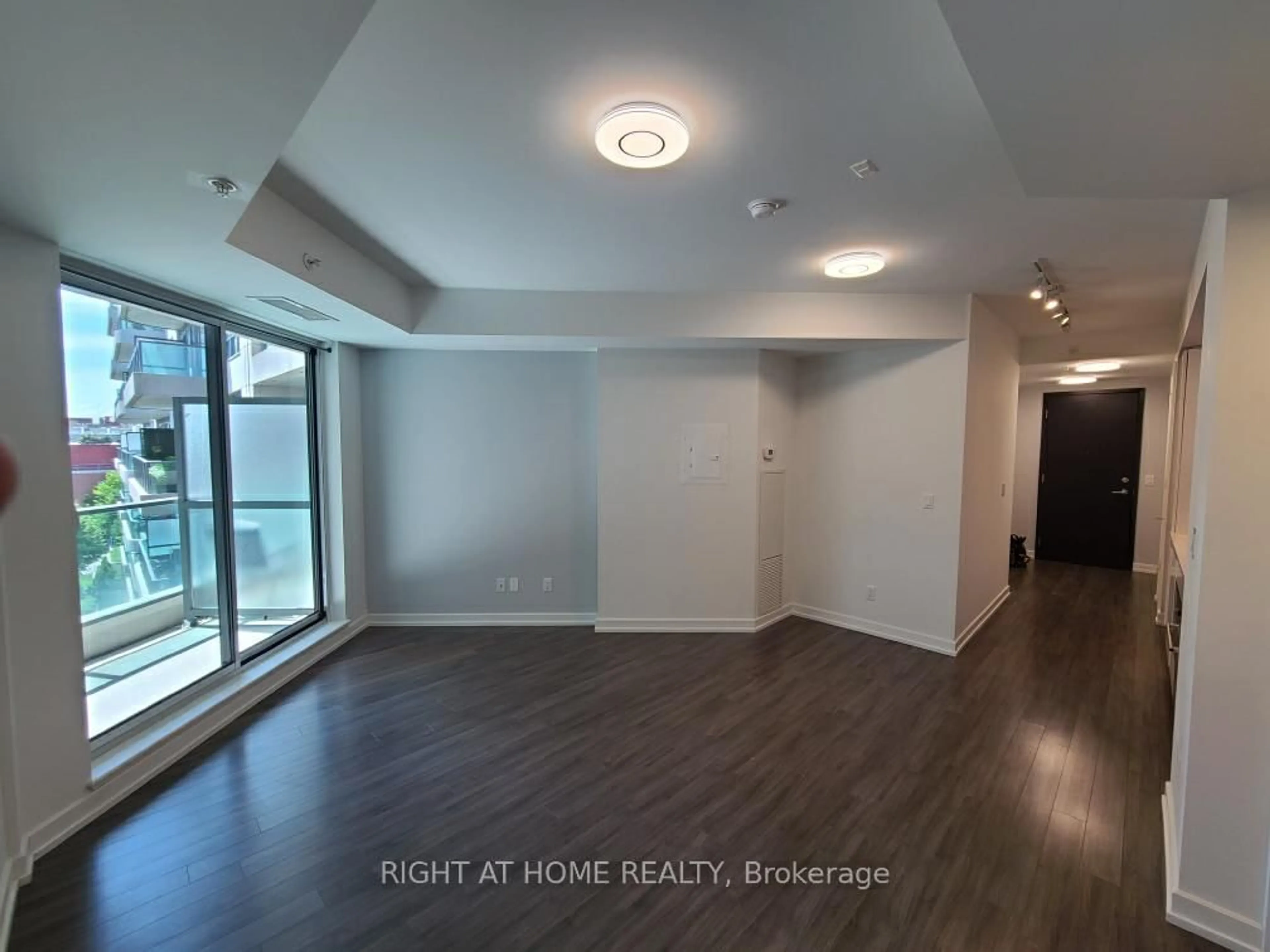 A pic of a room for 377 Madison Ave #425, Toronto Ontario M4V 3E1