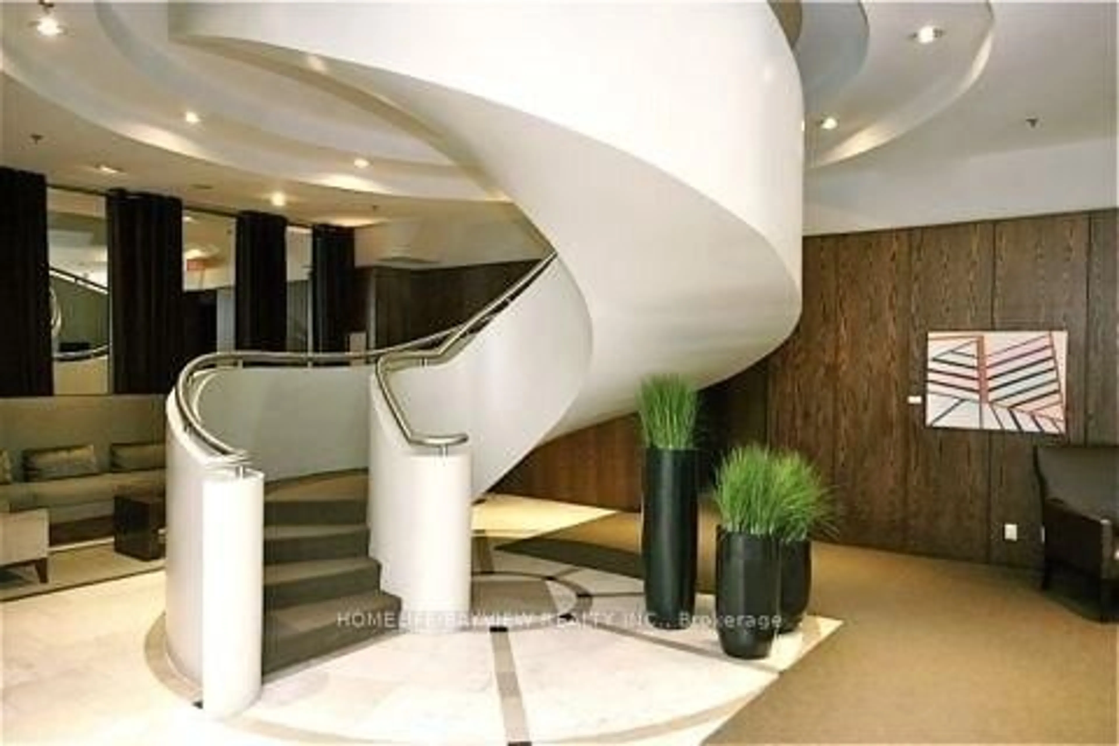 Indoor foyer for 438 Richmond St #407, Toronto Ontario M5V 3S6