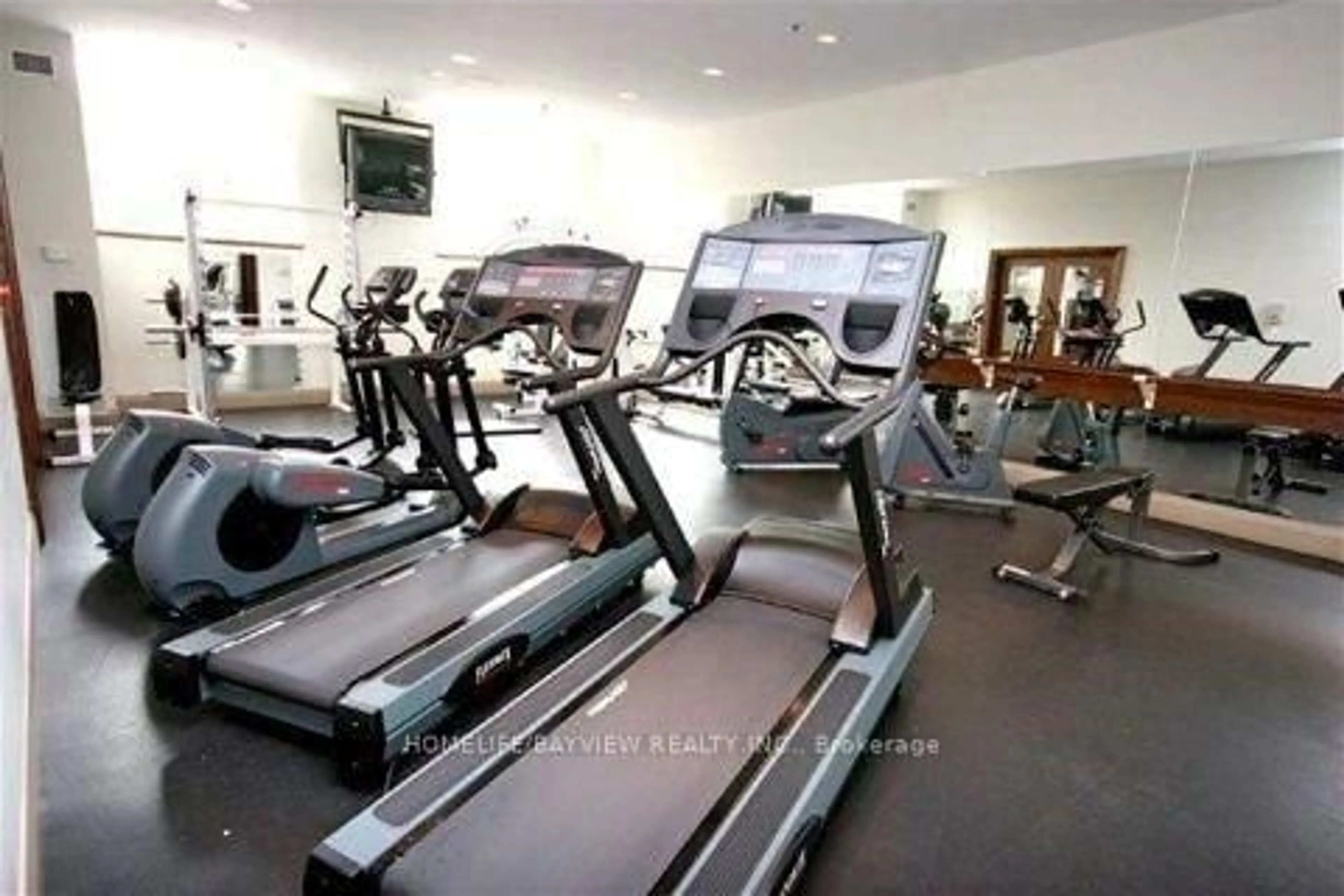 Gym or fitness room for 438 Richmond St #407, Toronto Ontario M5V 3S6