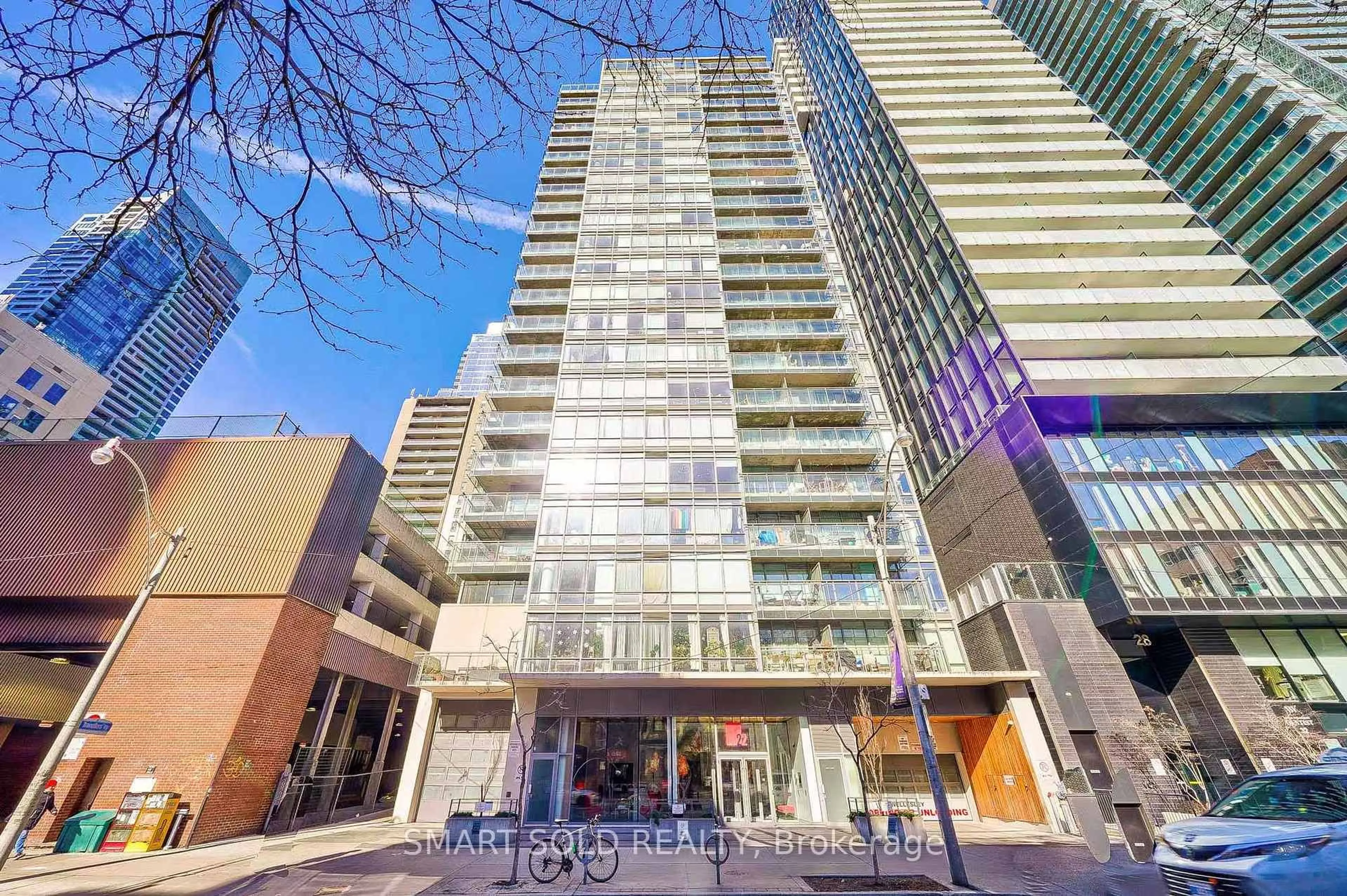 Indoor foyer for 22 Wellesley St #1608, Toronto Ontario M4Y 1G3