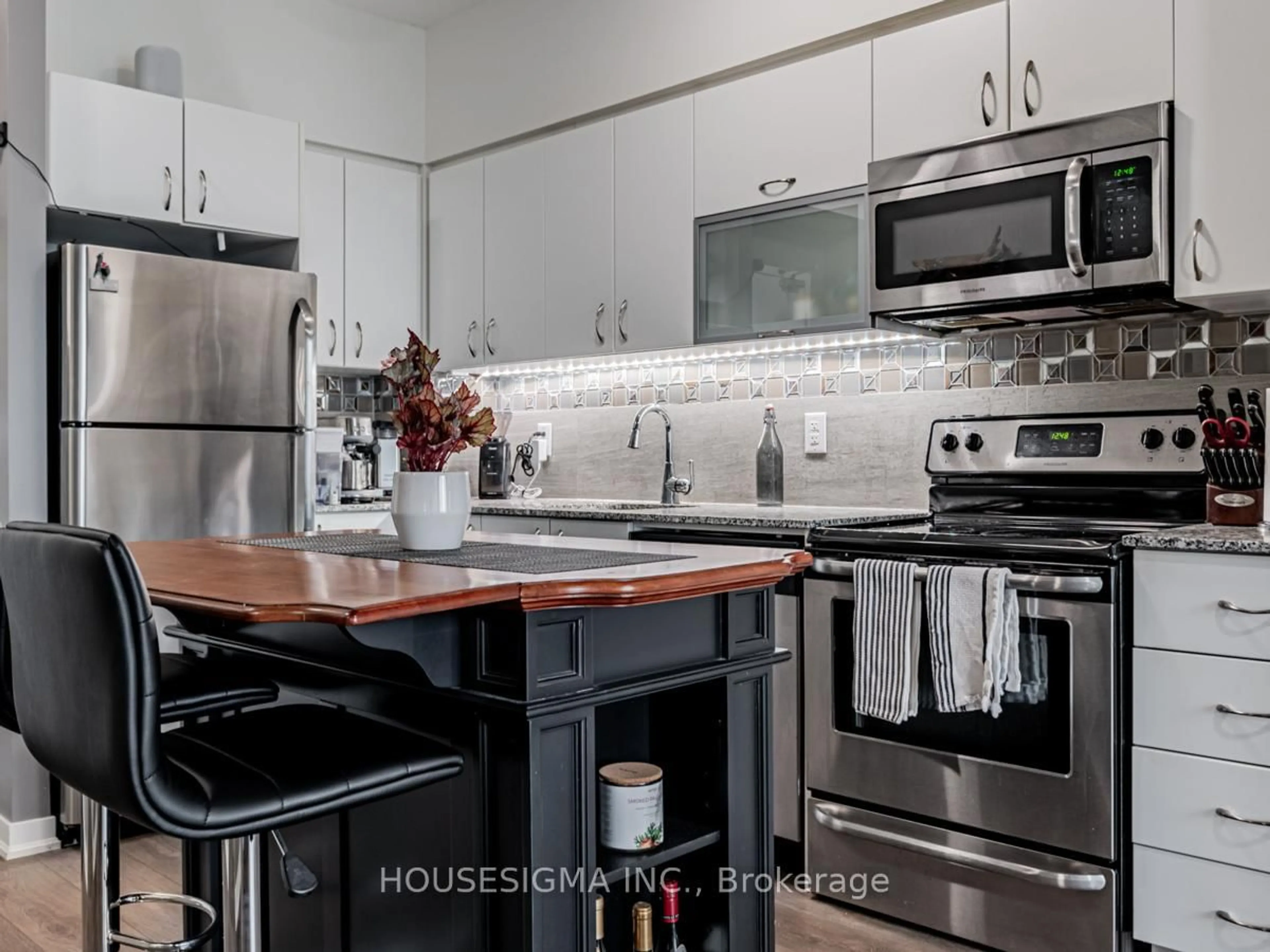 Open concept kitchen, unknown for 150 East Liberty St #3015, Toronto Ontario M6K 3R5