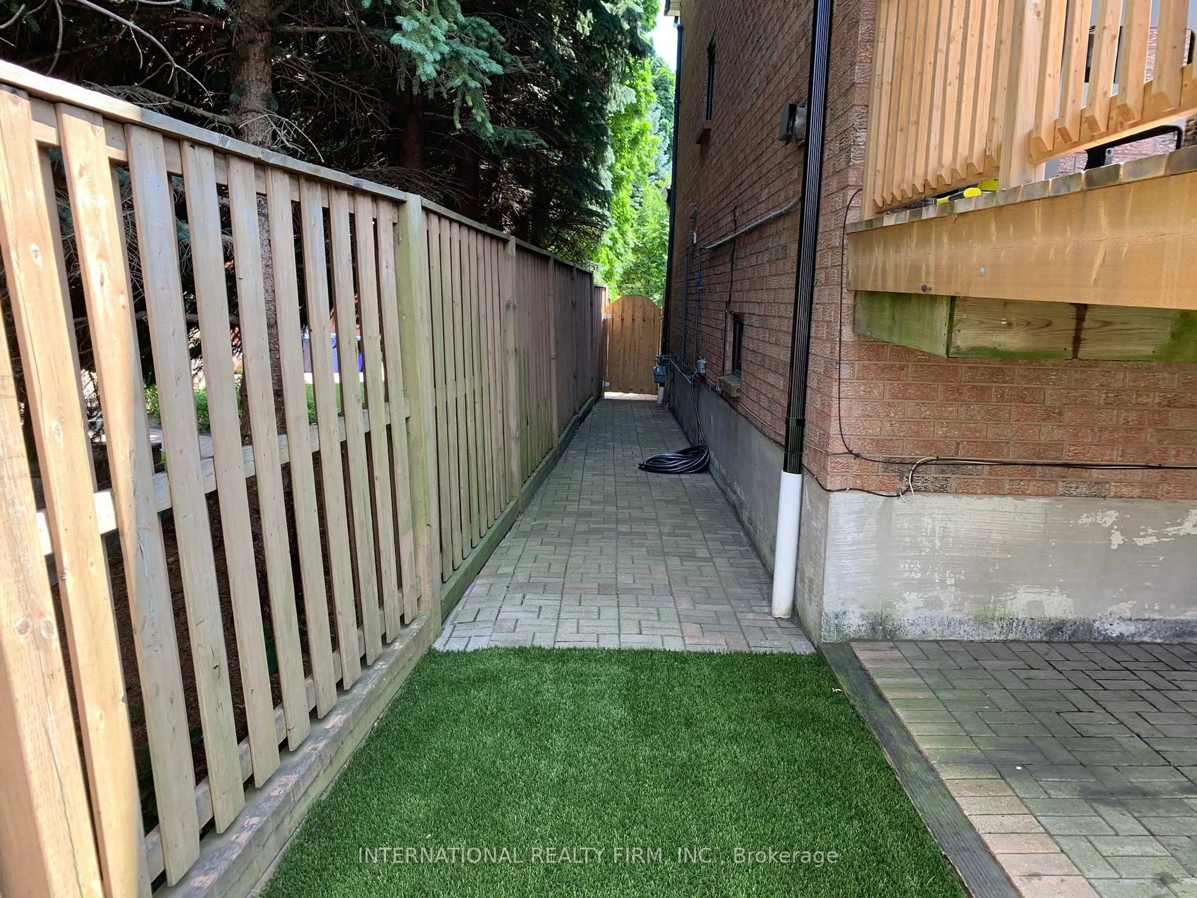 A pic from outside/outdoor area/front of a property/back of a property/a pic from drone, street for 20 Blairville Rd, Toronto Ontario M3H 5Y5