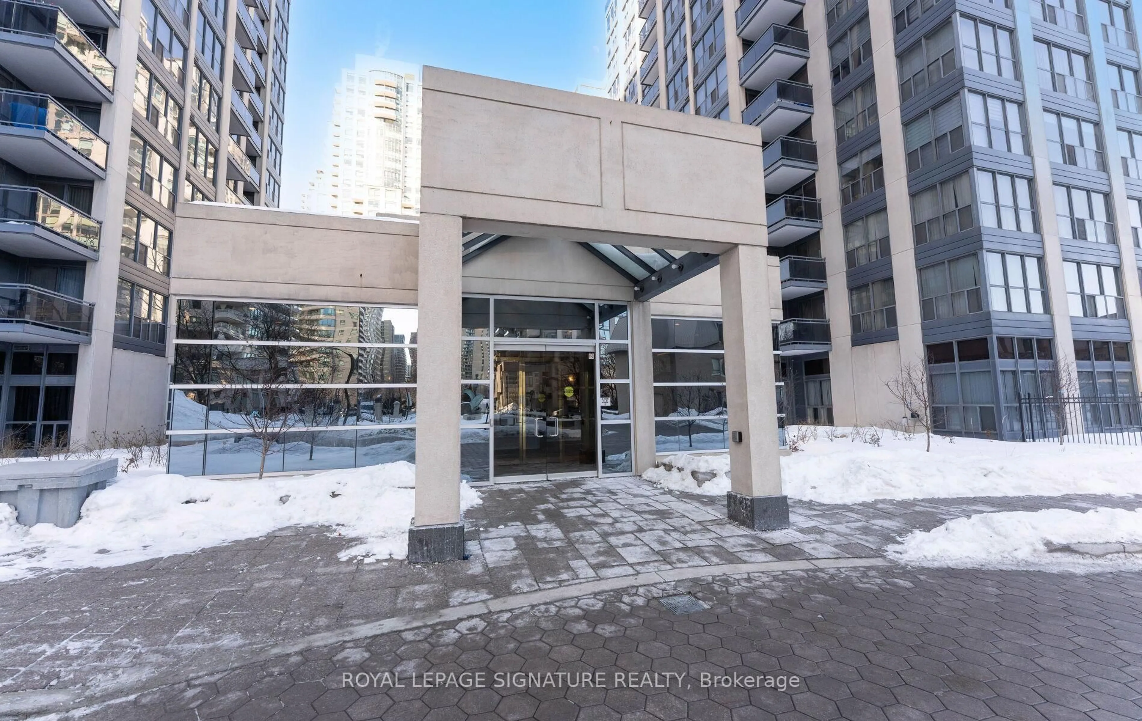 Indoor foyer for 18 Hollywood Ave #1102, Toronto Ontario M2M 6P5