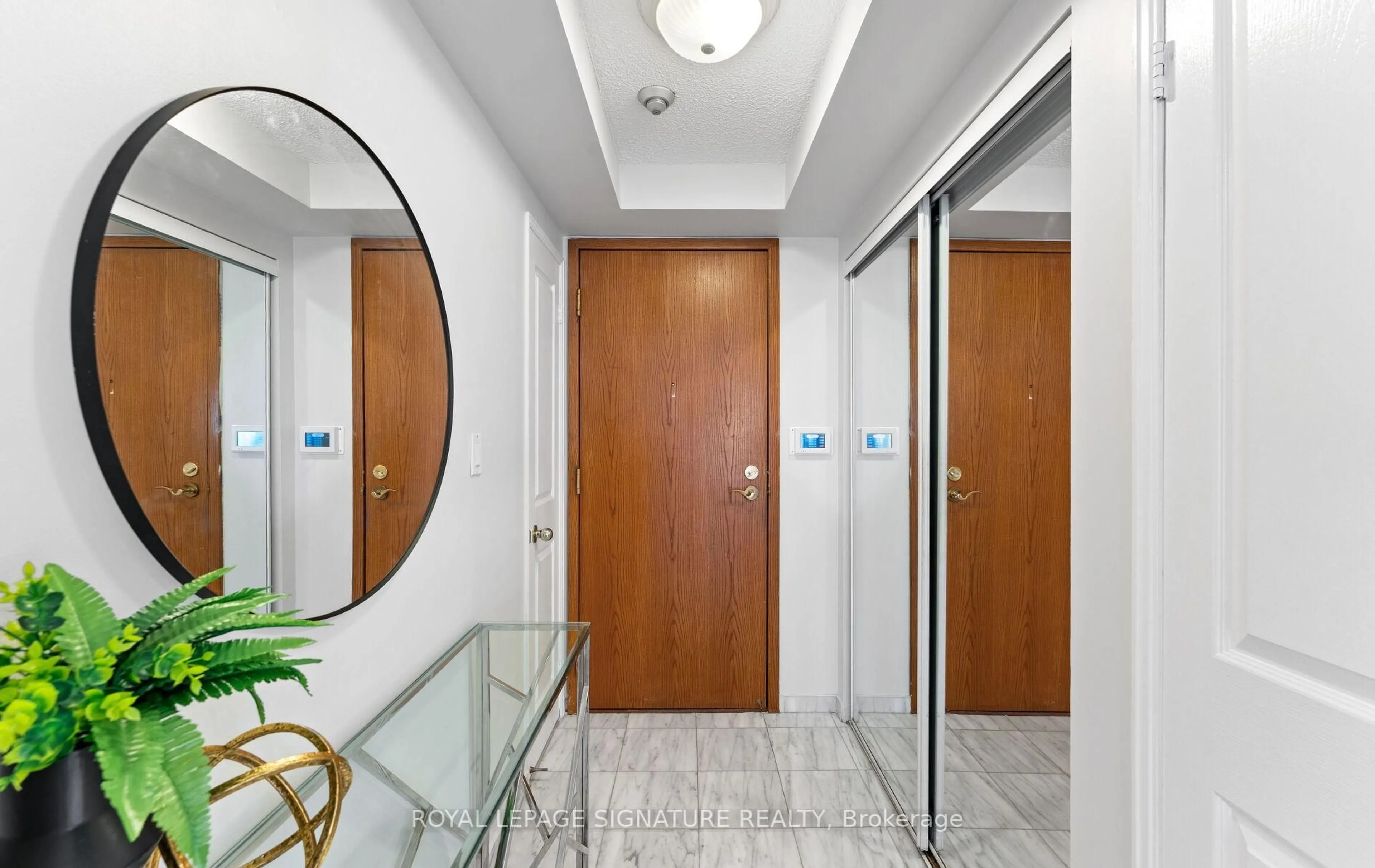 Indoor foyer for 18 Hollywood Ave #1102, Toronto Ontario M2M 6P5