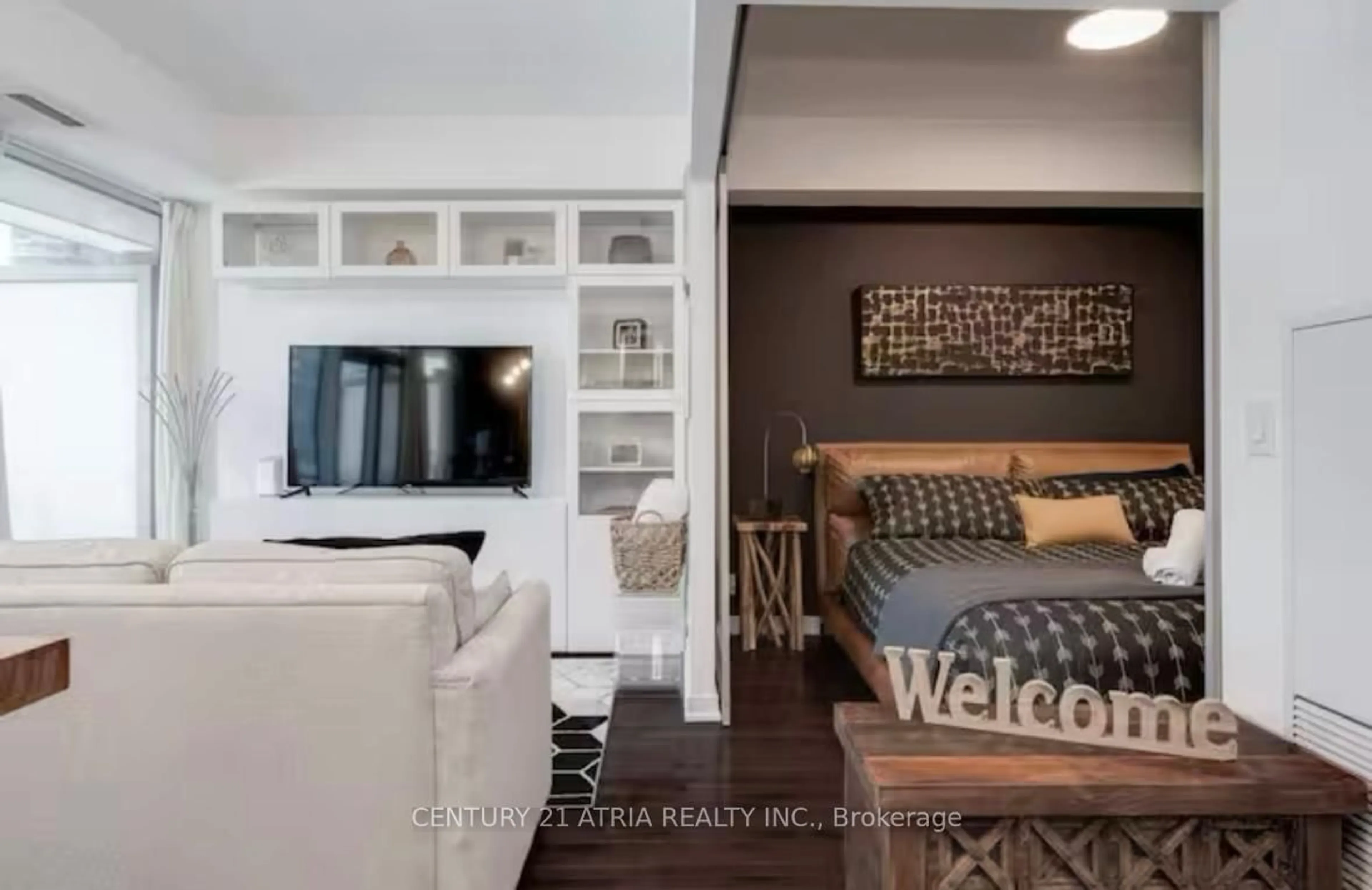 Living room with furniture, unknown for 14 York St #512, Toronto Ontario M5J 0B1