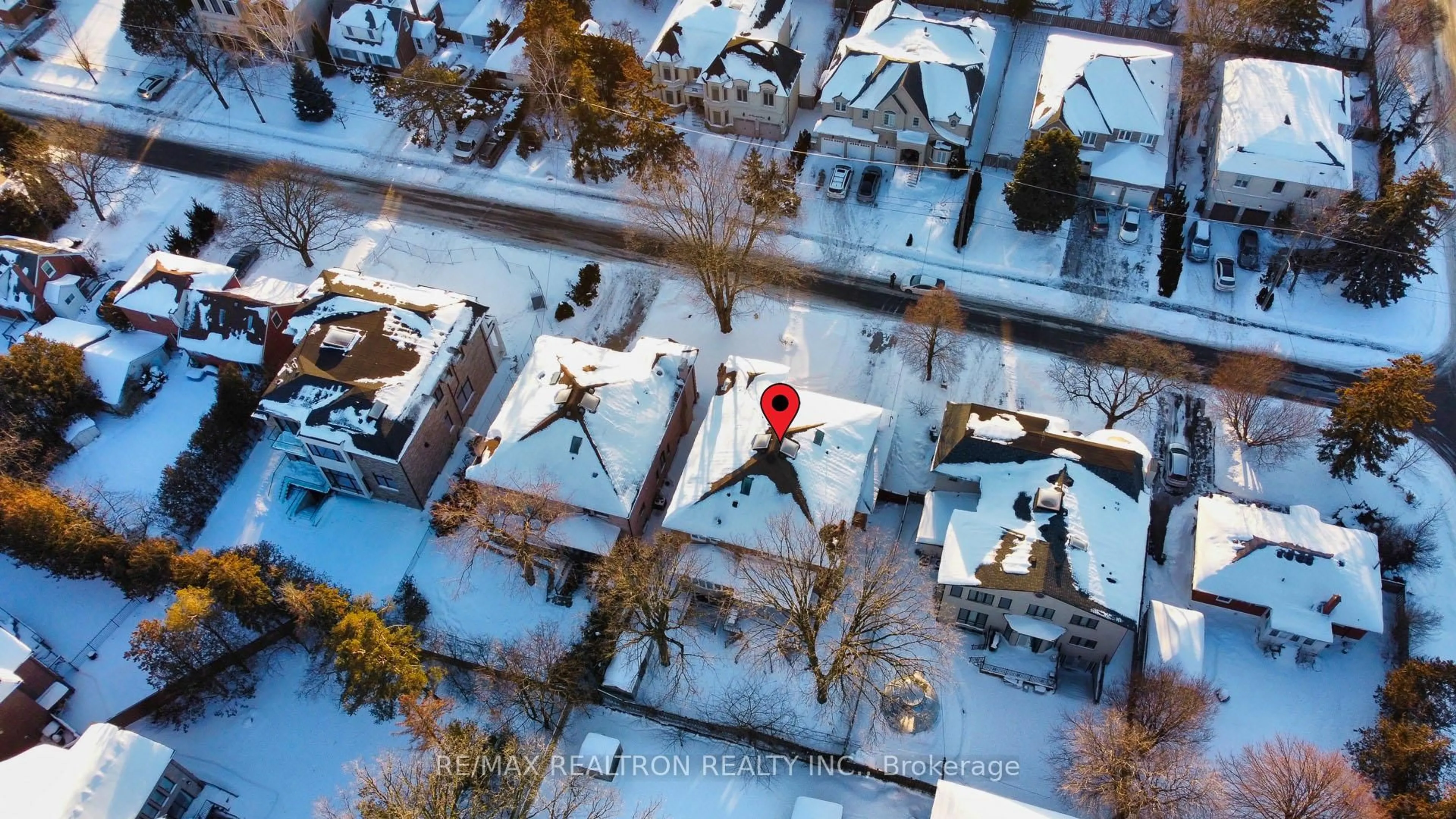 A pic from outside/outdoor area/front of a property/back of a property/a pic from drone, city buildings view from balcony for 25 Clarkhill St, Toronto Ontario M2R 2G6