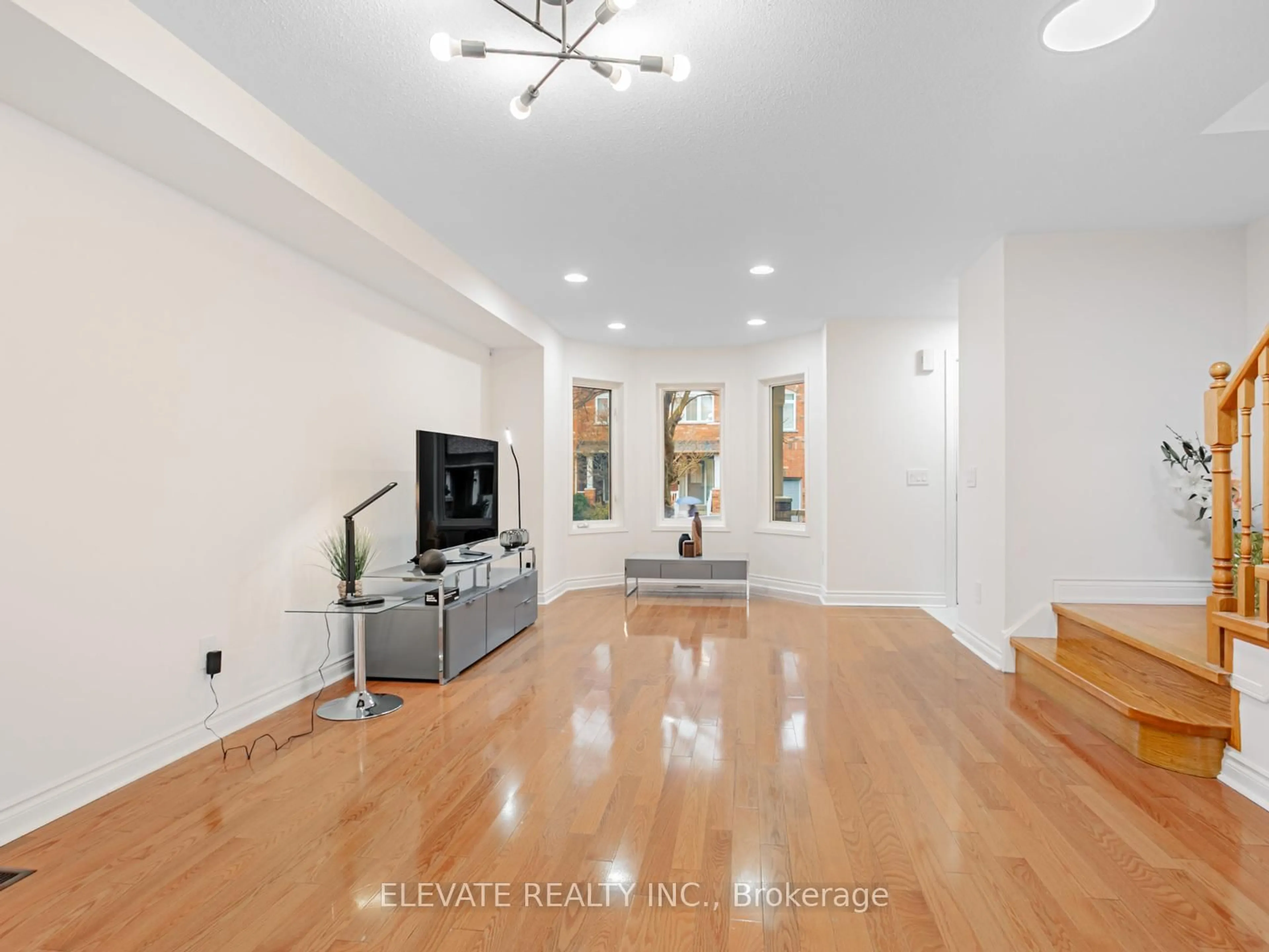 Unknown for 29 Minho Blvd, Toronto Ontario M6G 4B6